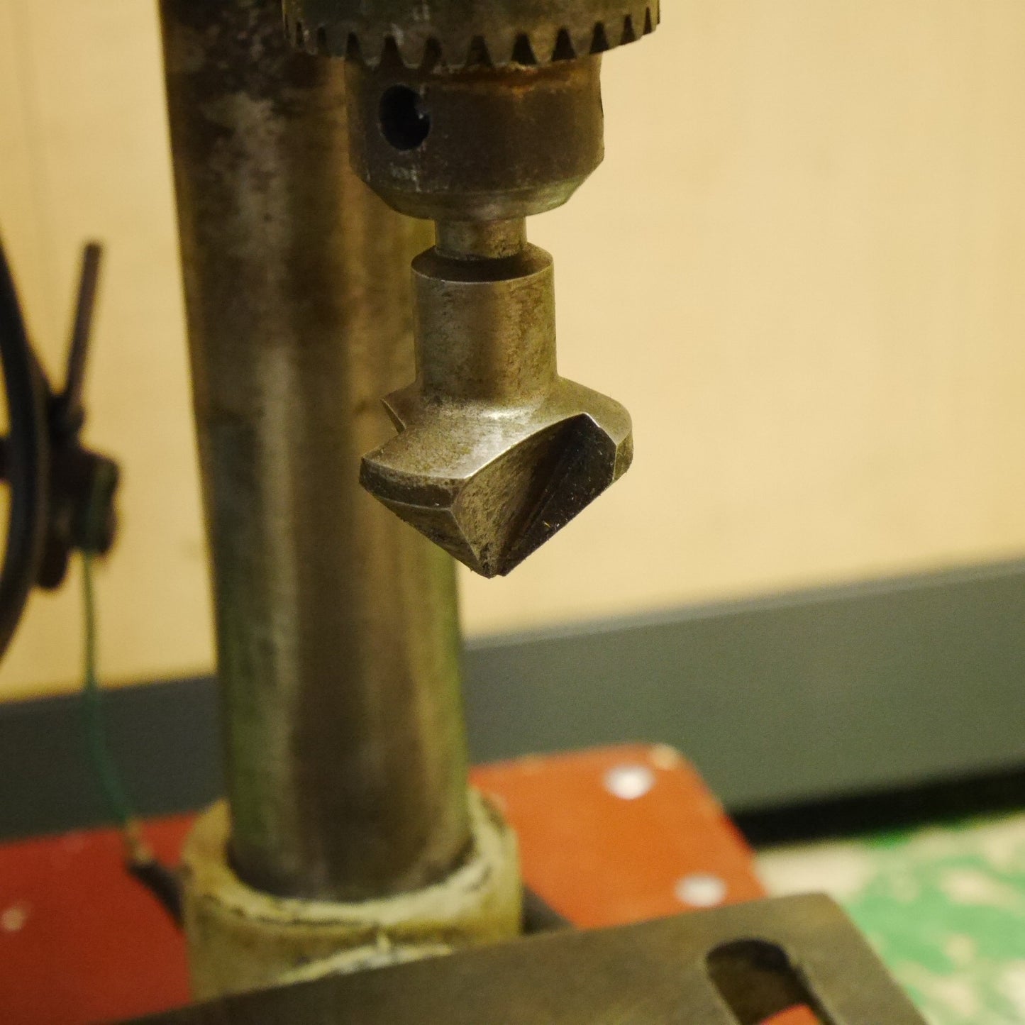 [送料無料] ☆マキタ 卓上 ボール盤 TB131 電動 工具 makita 穴あけ ドリル 加工☆