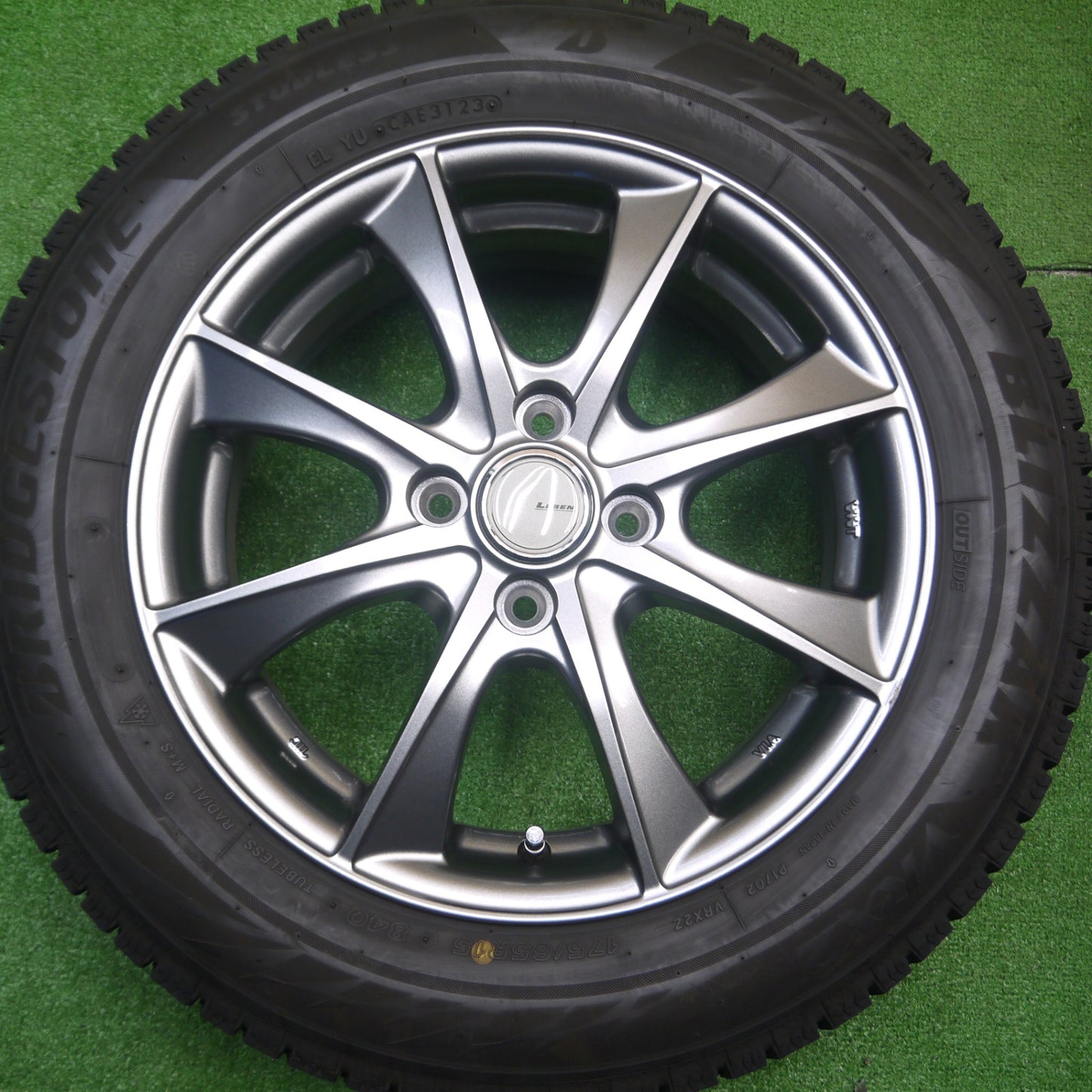 [送料無料] バリ溝！23年！キレイ！ほぼ10分★スタッドレス 175/65R15 ブリヂストン ブリザック VRX2 LEBEN レーベン 15インチ PCD100/4H★4102908Hス