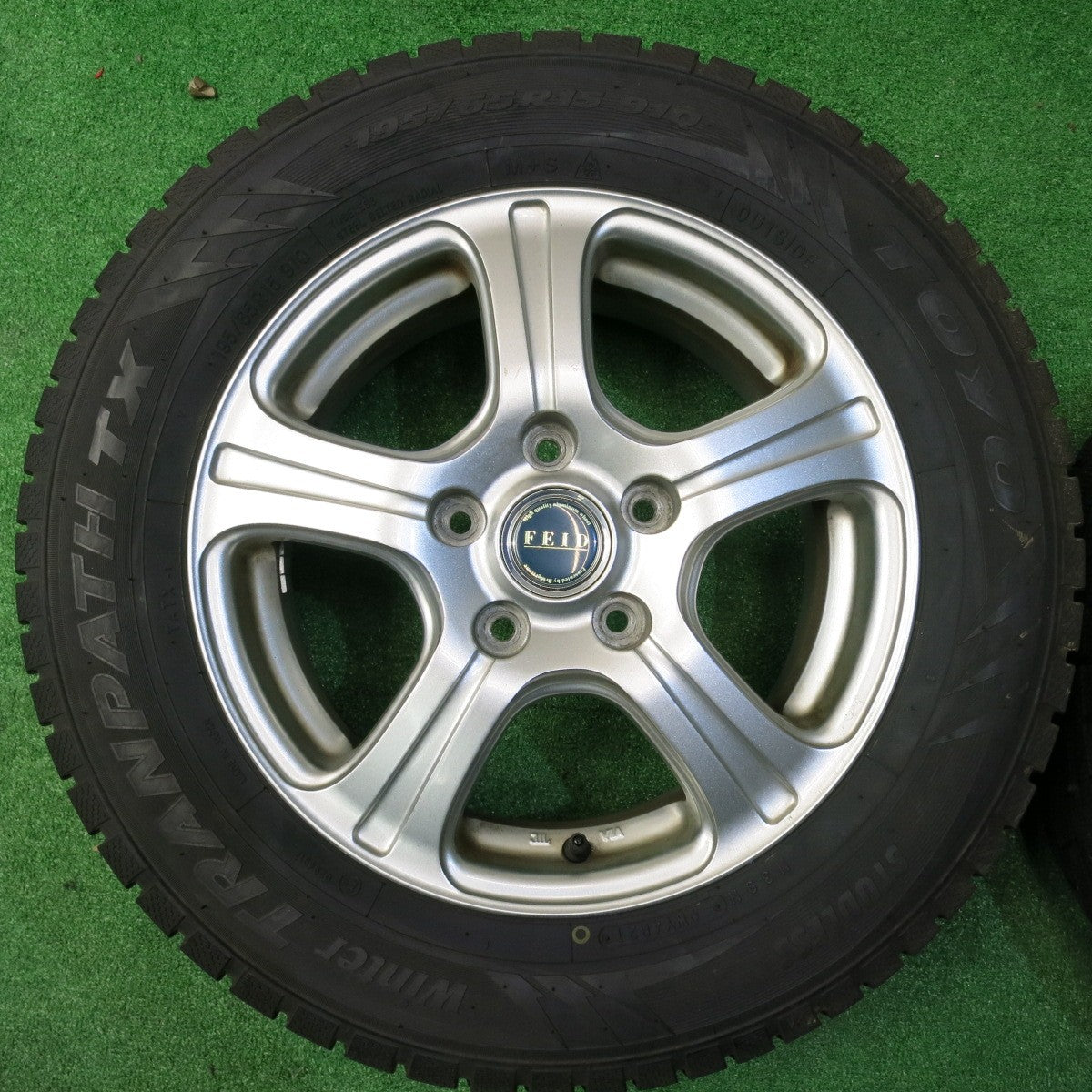 バリ溝！21年！9.5分以上★スタッドレス 195/65R15 トーヨー ウインター トランパス TX FEID 15インチ PCD114.3/5H★5051302NJス