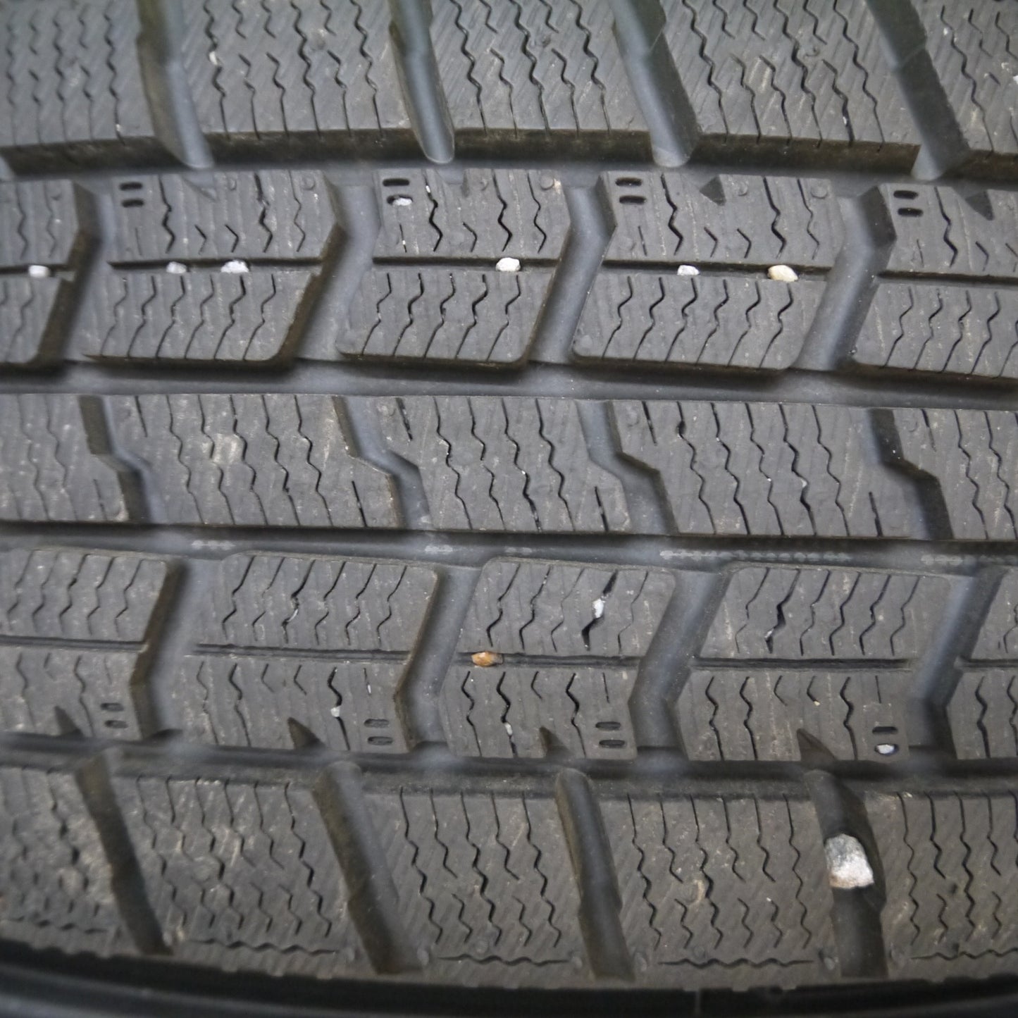 *送料無料* バリ溝！23年！綺麗！9.5分以上★スタッドレス 165/65R15 グッドイヤー アイスナビ7 Exceeder エクシーダー 15インチ PCD100/4H★4061006Hス