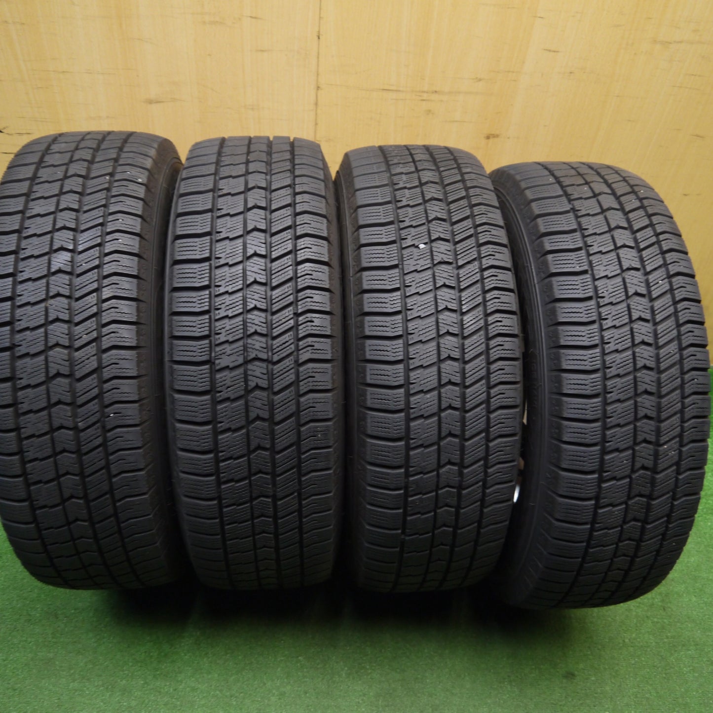 バリ溝！22年！キレイ！ほぼ10分★スタッドレス 205/65R15 グッドイヤー アイスナビ8 EUROMAGIC BLEST JP ユーロマジック 15インチ PCD114.3/5H★5120303Hス