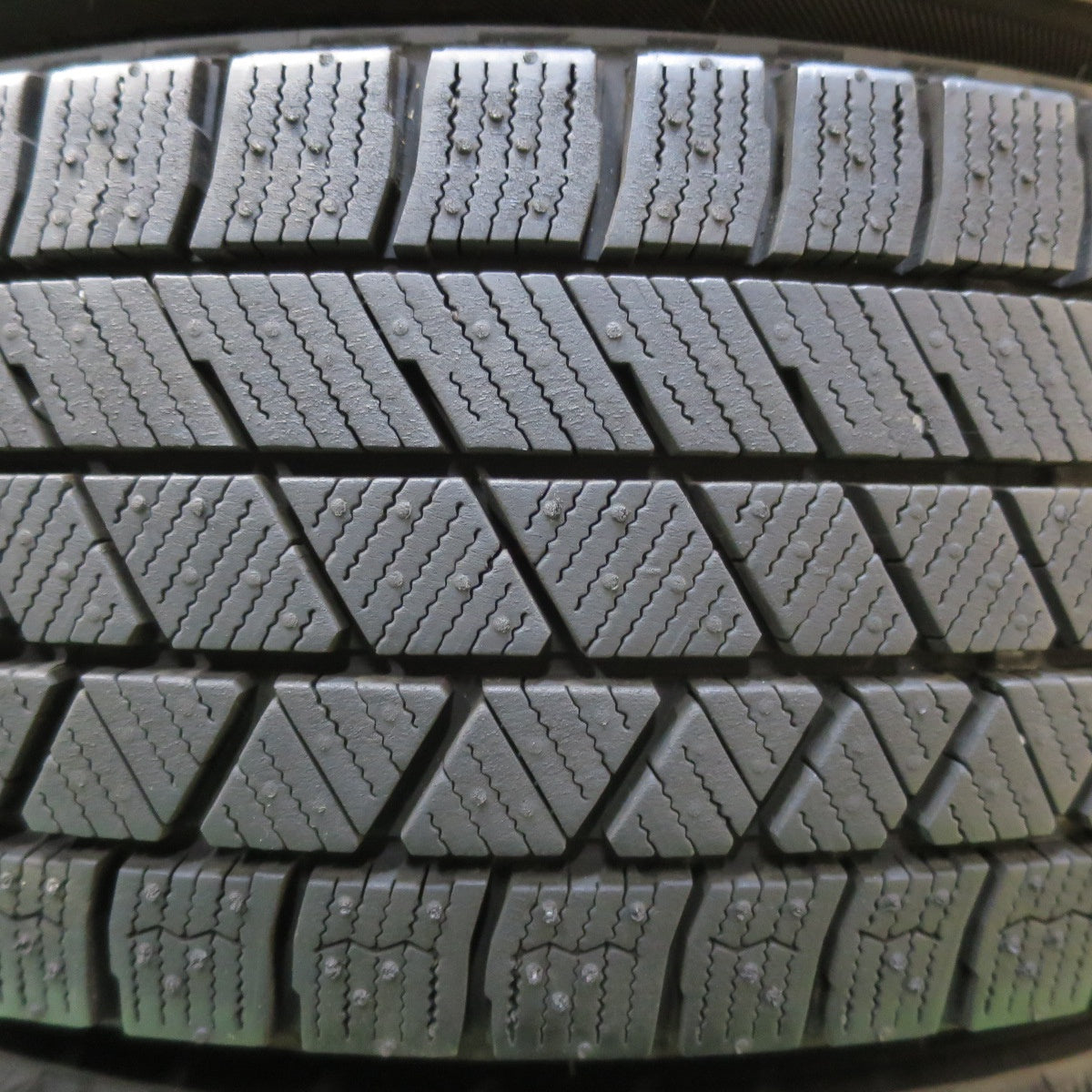 [送料無料] バリ溝！23年！キレイ！ほぼ10分★スタッドレス 175/65R15 ブリヂストン ブリザック VRX3 TOPRUN トップラン 15インチ PCD100/4H★4121104イス