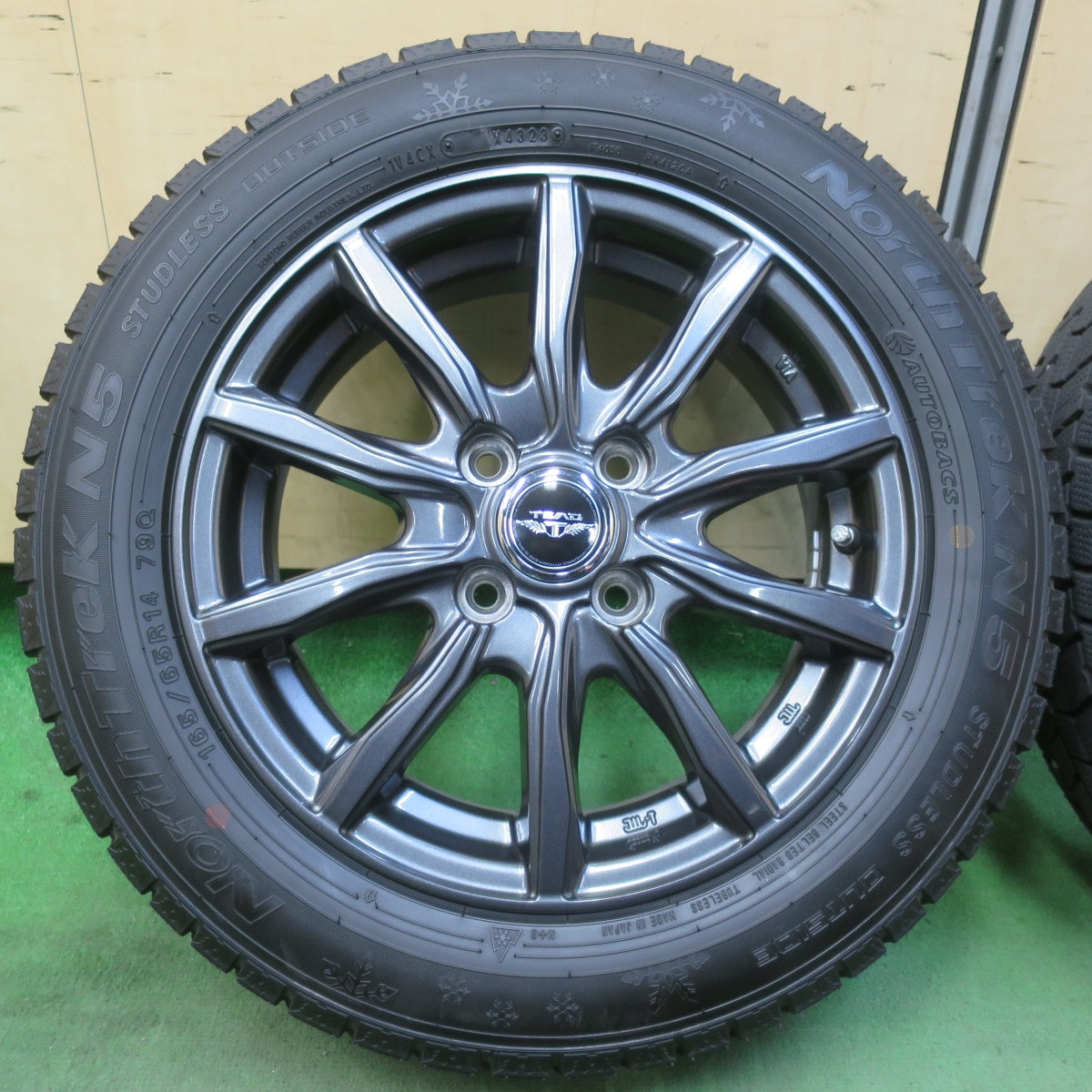 バリ溝！23年！キレイ！ほぼ10分★スタッドレス 165/65R14 オートバックス ノーストレック N5 TEAD テッド 14インチ PCD100/4H★5122012イス