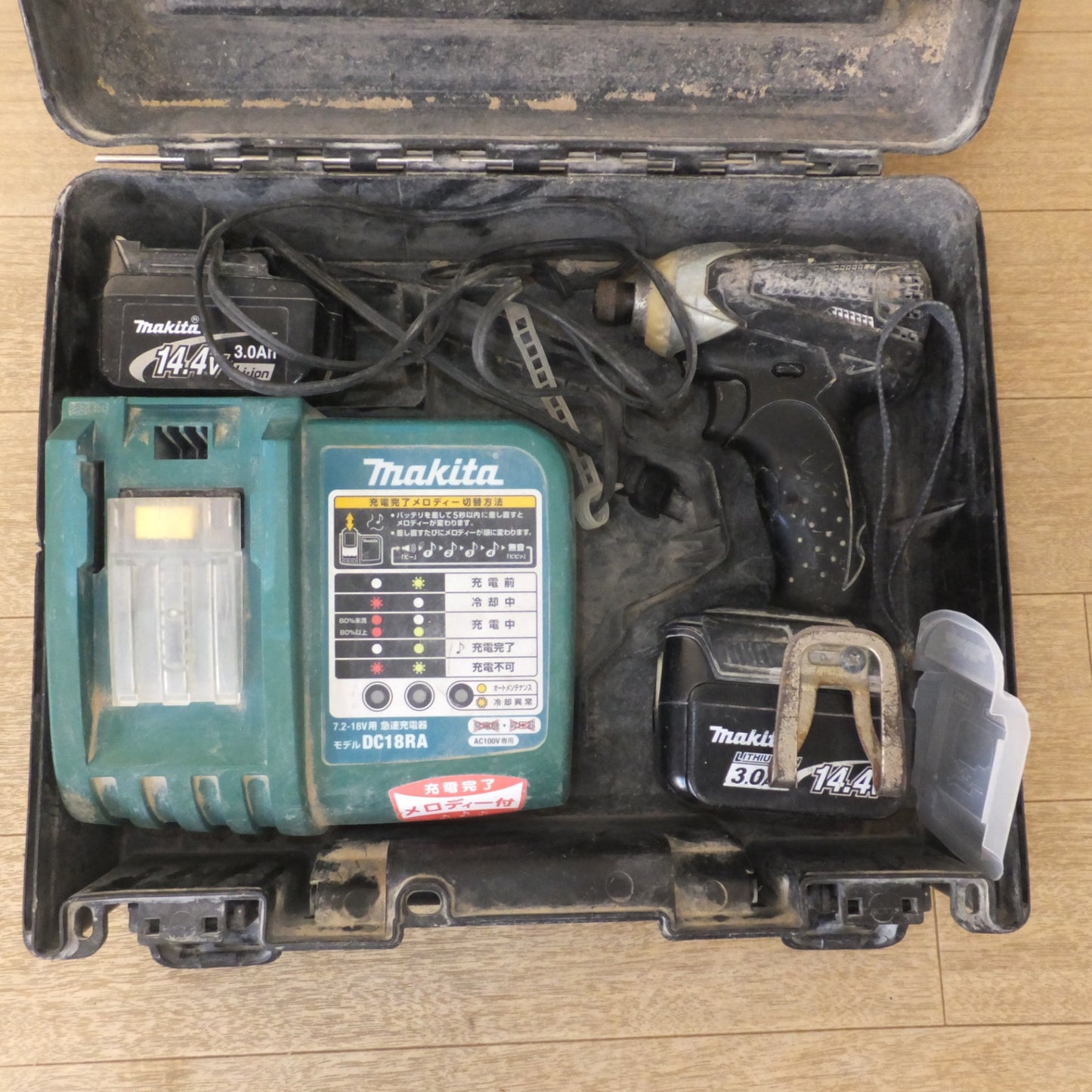 [送料無料] 現状品★マキタ makita 充電式インパクトドライバ TD132DRFXB 14.4V★