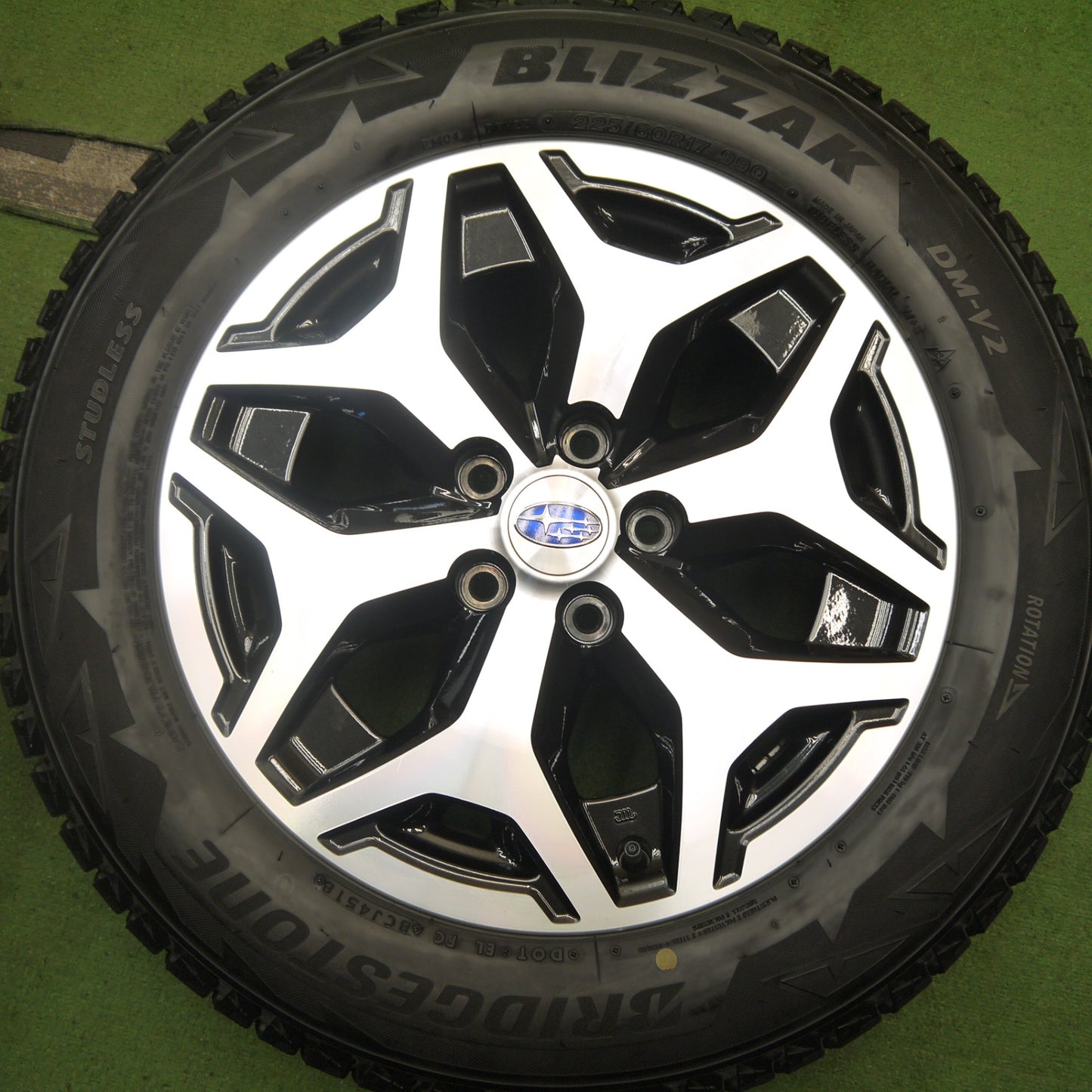 バリ溝！キレイ！9分★スバル SK フォレスター 純正 ENKEI 225/60R17 スタッドレス ブリヂストン ブリザック DM-V2 17インチ エンケイ PCD114.3/5H★5070903Hス