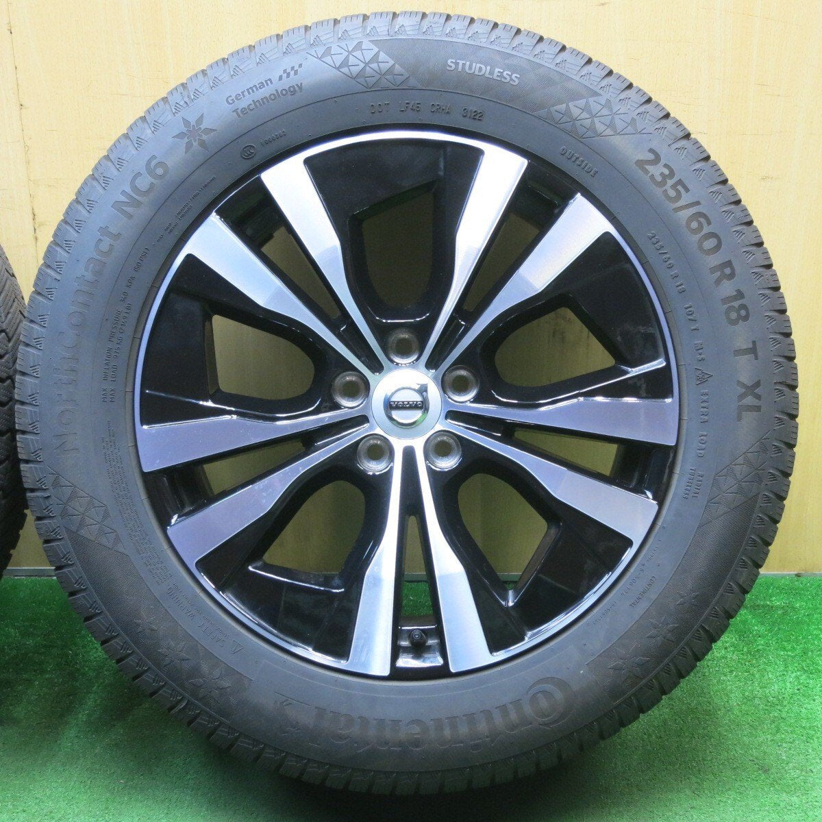 バリ溝！22年！キレイ！9分★ボルボ XC60 純正 235/60R18 スタッドレス コンチネンタル ノースコンタクト NC6 18インチ PCD108/5H★5032102NJス