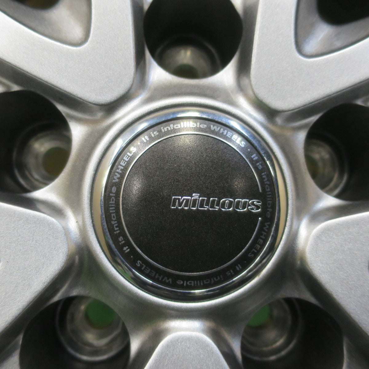 ほぼ未使用！23年！キレイ★スタッドレス 225/65R17 ヨコハマ アイスガード G075 MiLLOUS VX ミルアス 17インチ PCD114.3/5H★6033105イス