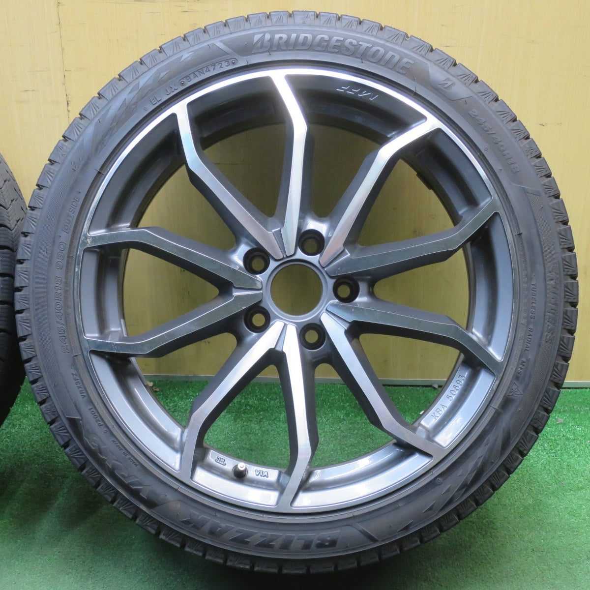 バリ溝！23年！9.5分★アウディ 等 MAK LOWE FF 245/40R18 スタッドレス ブリヂストン ブリザック VRX3 MFF レーベ 18インチ PCD112/5H★6051808NJス