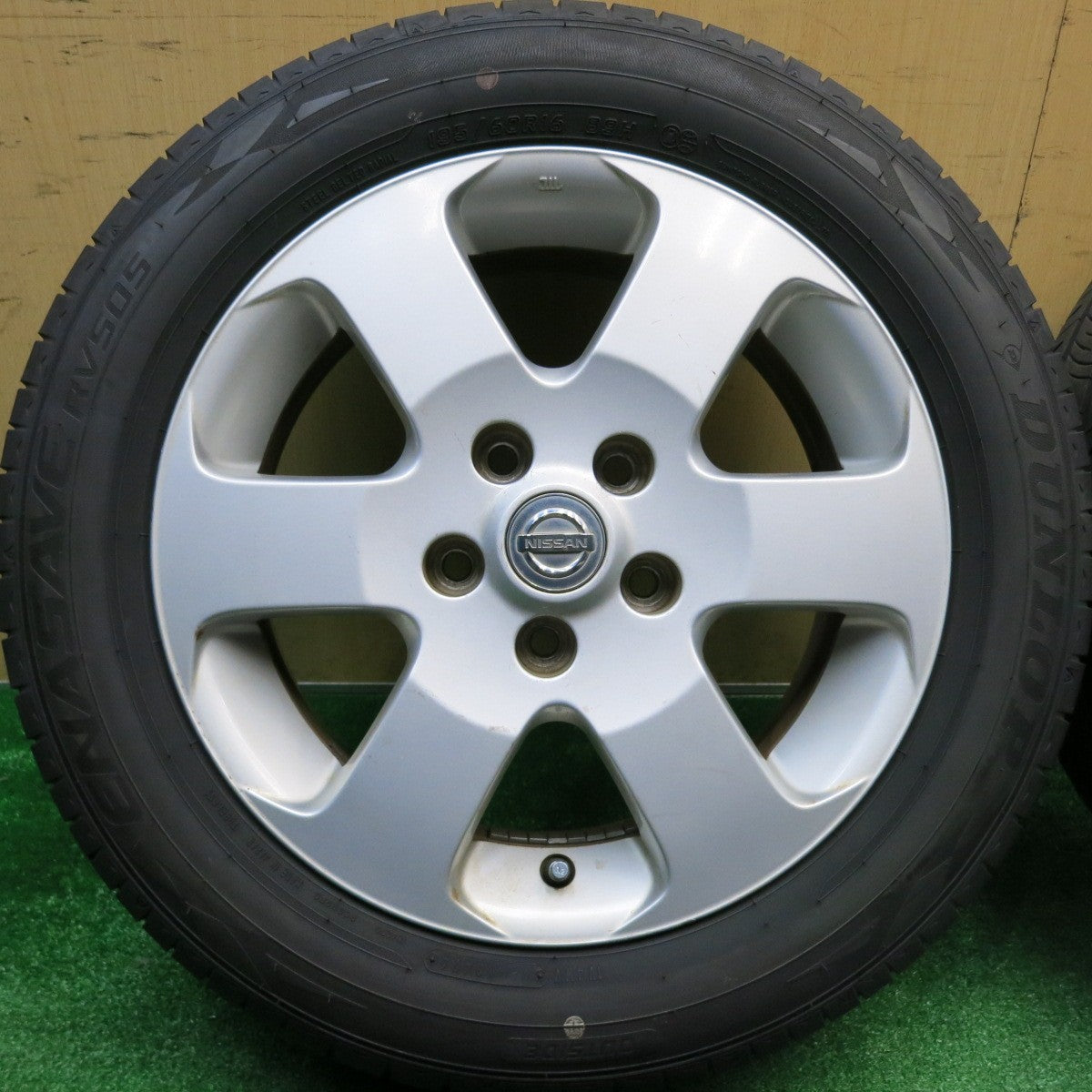 バリ溝！24年！9.5分★日産 C25 セレナ 純正 195/60R16 ダンロップ エナセーブ RV505 16インチ PCD114.3/5H★5110810HAノ