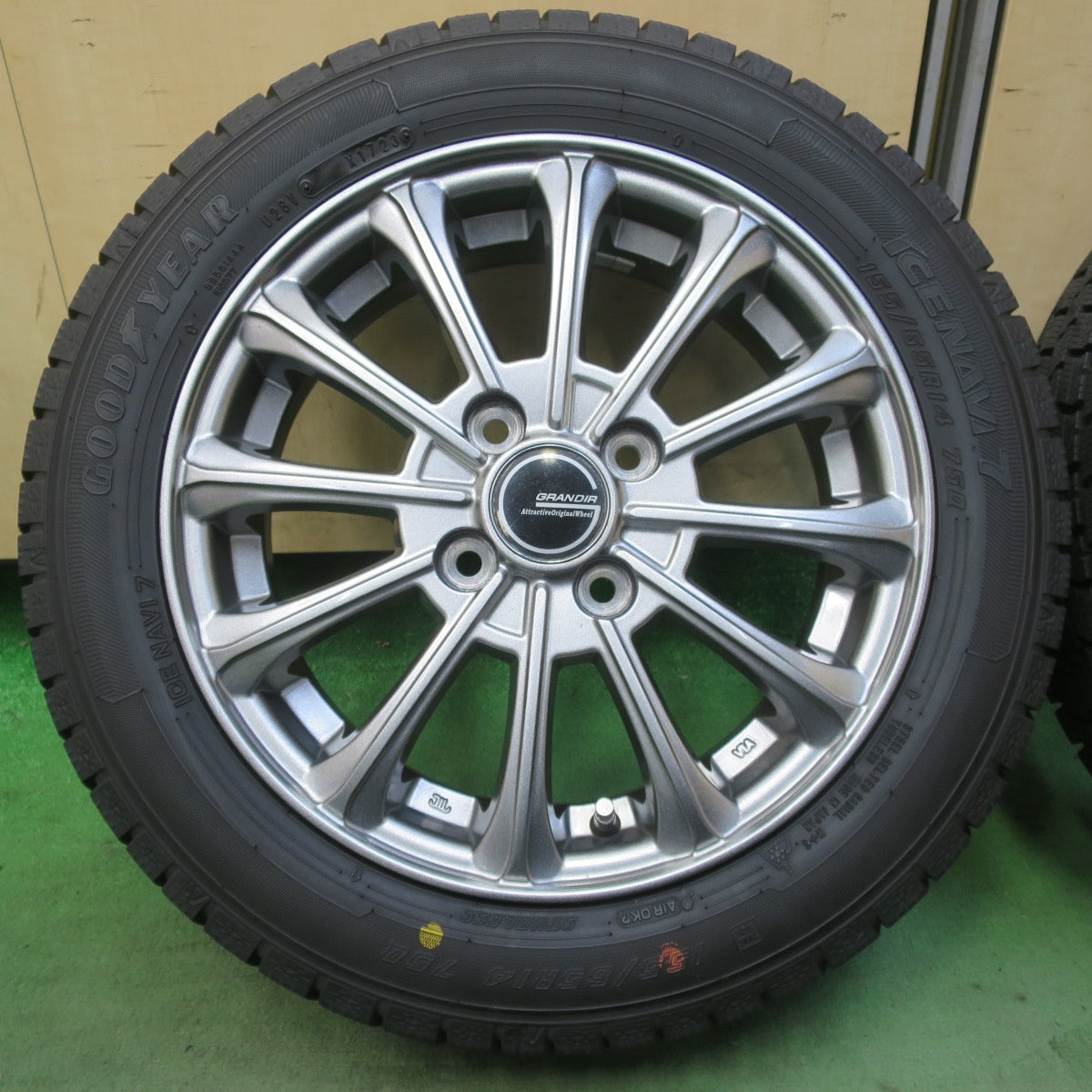 バリ溝！23年！キレイ！9分◎スタッドレス 155/65R14 グッドイヤー アイスナビ7 GRANDIR グランディール 14インチ PCD100/4H◎6080606イス
