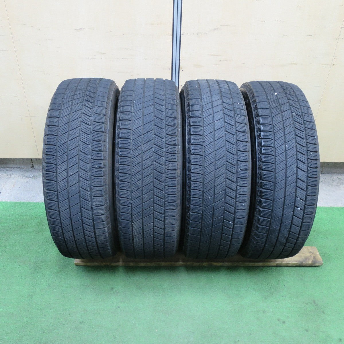 キレイ！22年★プリウス 等 195/65R15 スタッドレス ブリヂストン ブリザック VRX3 GYLE VT5 ガイル 15インチ PCD100/5H★6040201TTス