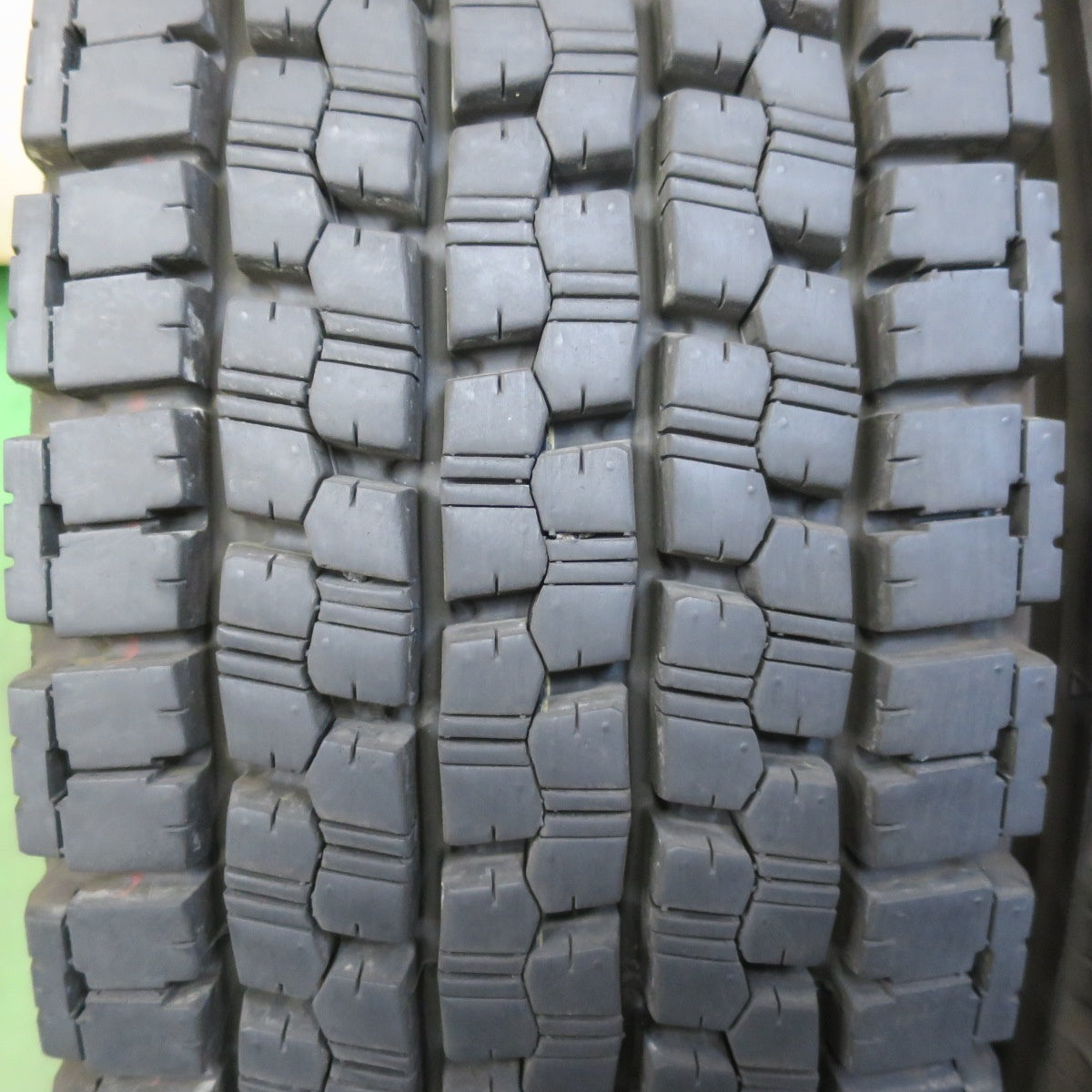 ほぼ未使用！25年！2本★トラック タイヤ 225/80R17.5 123/122L スタッドレス ブリヂストン W999 17.5インチ★6073001イスタ