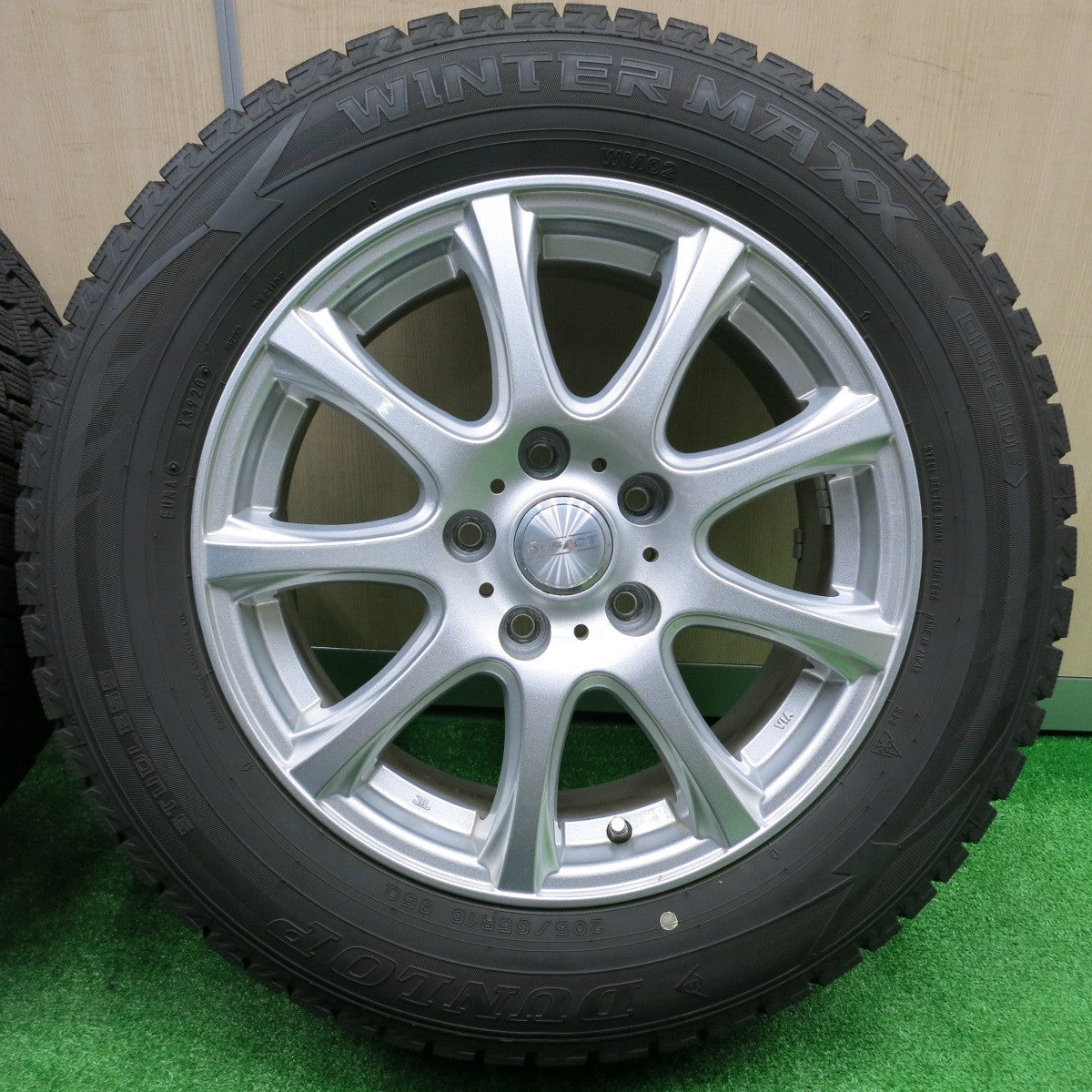 [送料無料] バリ溝！20年！キレイ！9.5分★スタッドレス 205/65R16 ダンロップ ウインターマックス WM02 DUFACT デュファクト PCD114.3/5H★4091304NJス