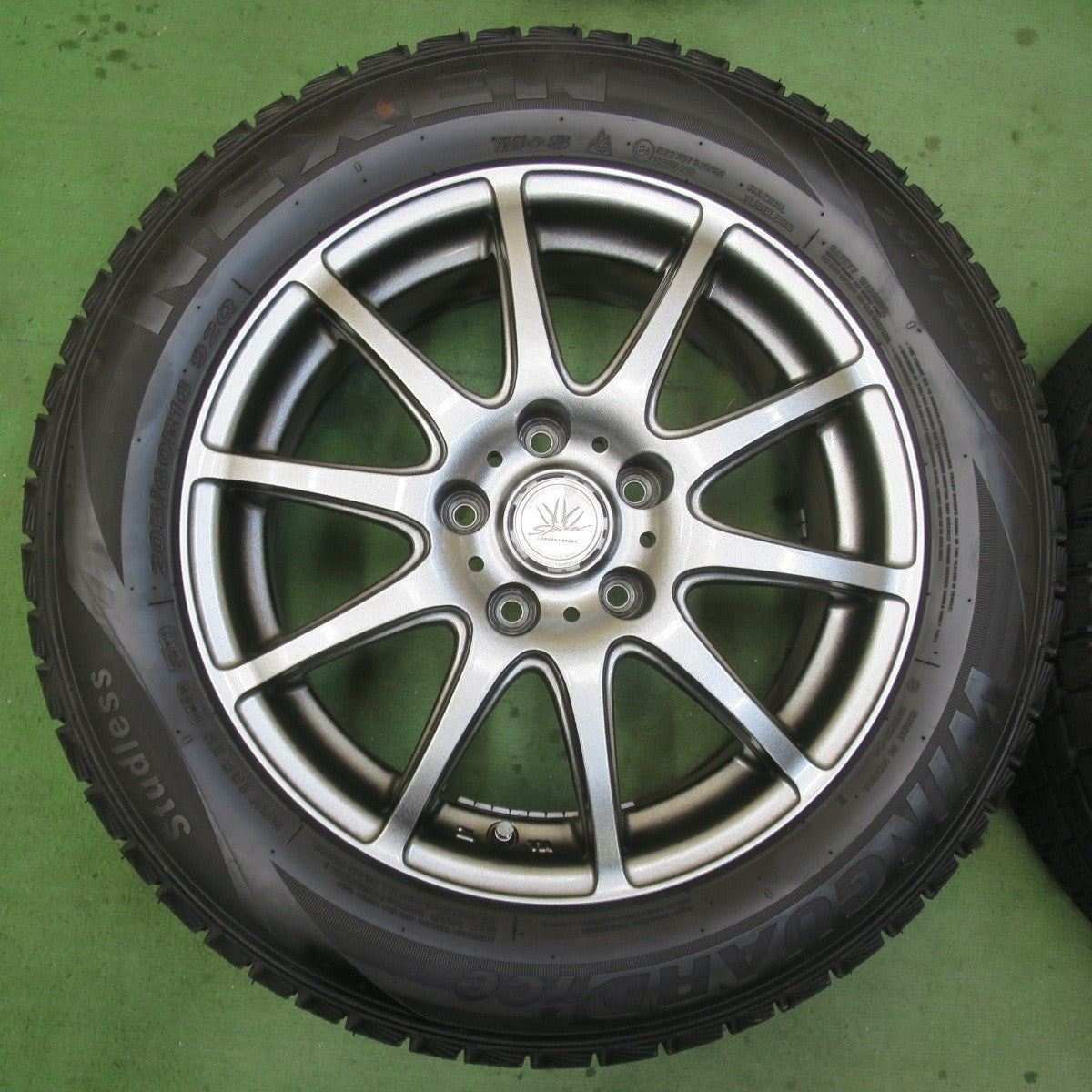 バリ溝！22年！キレイ！9分★LOXARNY SPORT 205/60R16 スタッドレス ネクセン WINGUARD ice ロクサーニ スポーツ 16インチ PCD114.3/5H★6012704イス
