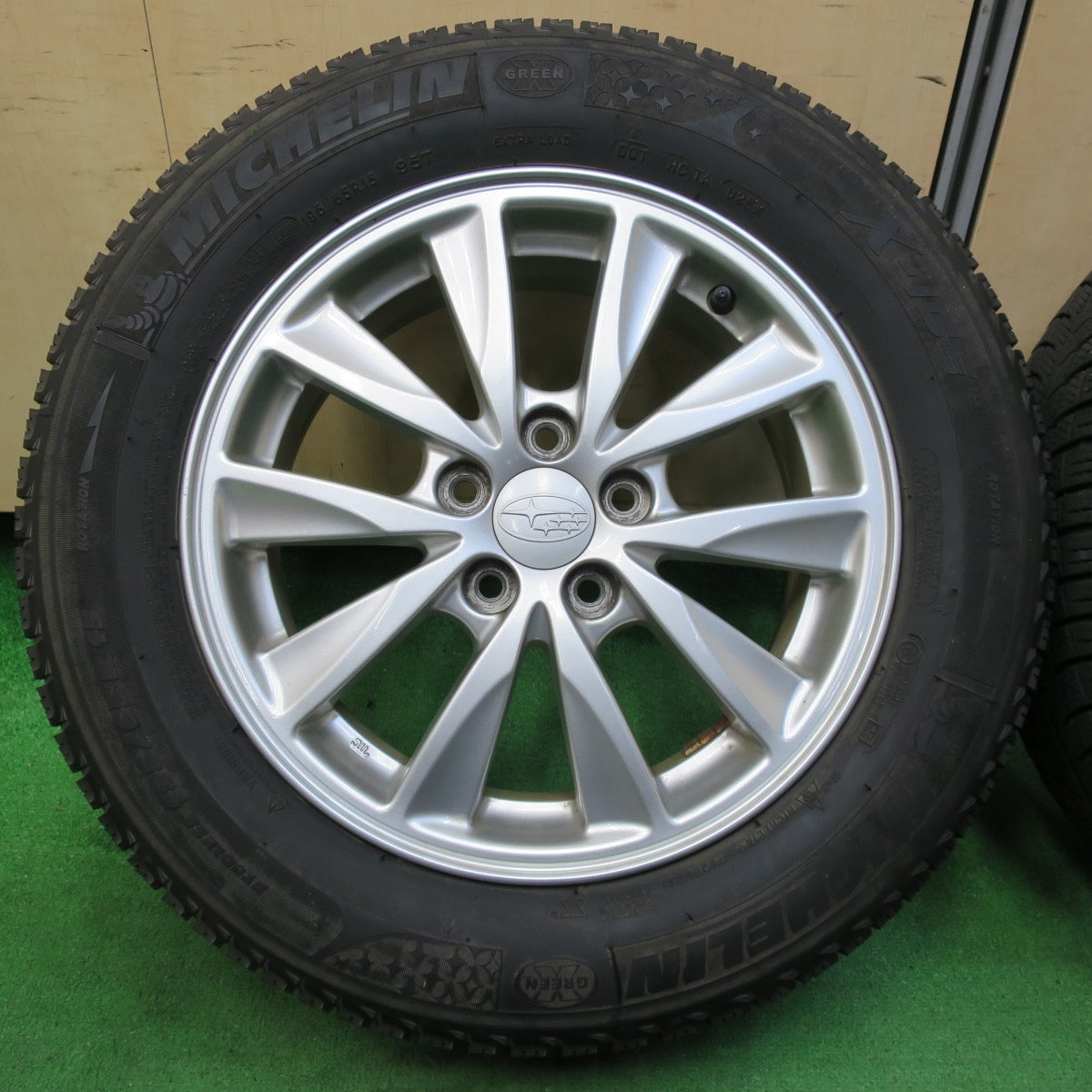 *送料無料* キレイ★スバル GP インプレッサ 純正 195/65R15 スタッドレス ミシュラン X-ICE XI3 15インチ PCD100/5H★4070503イス
