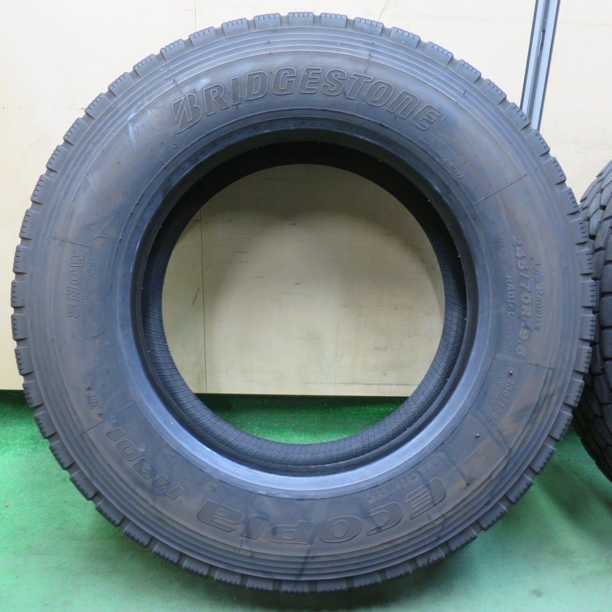 バリ溝！25年！9.5分★トラック タイヤ 245/70R19.5 136/134J ブリヂストン エコピア M801 Ⅱ ミックス オールシーズン 19.5インチ★6010920イスタ