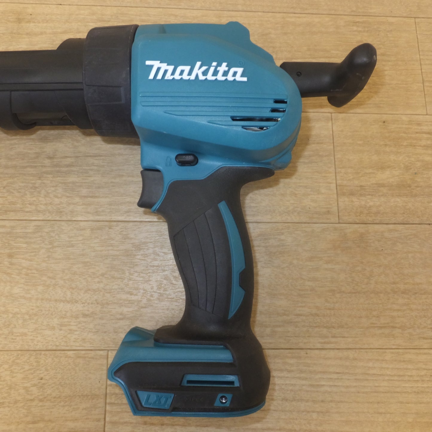 [送料無料] キレイ★マキタ makita 充電式コーキングガン CG180D 18V 本体のみ　セフティゴーグル 195246-2 付★