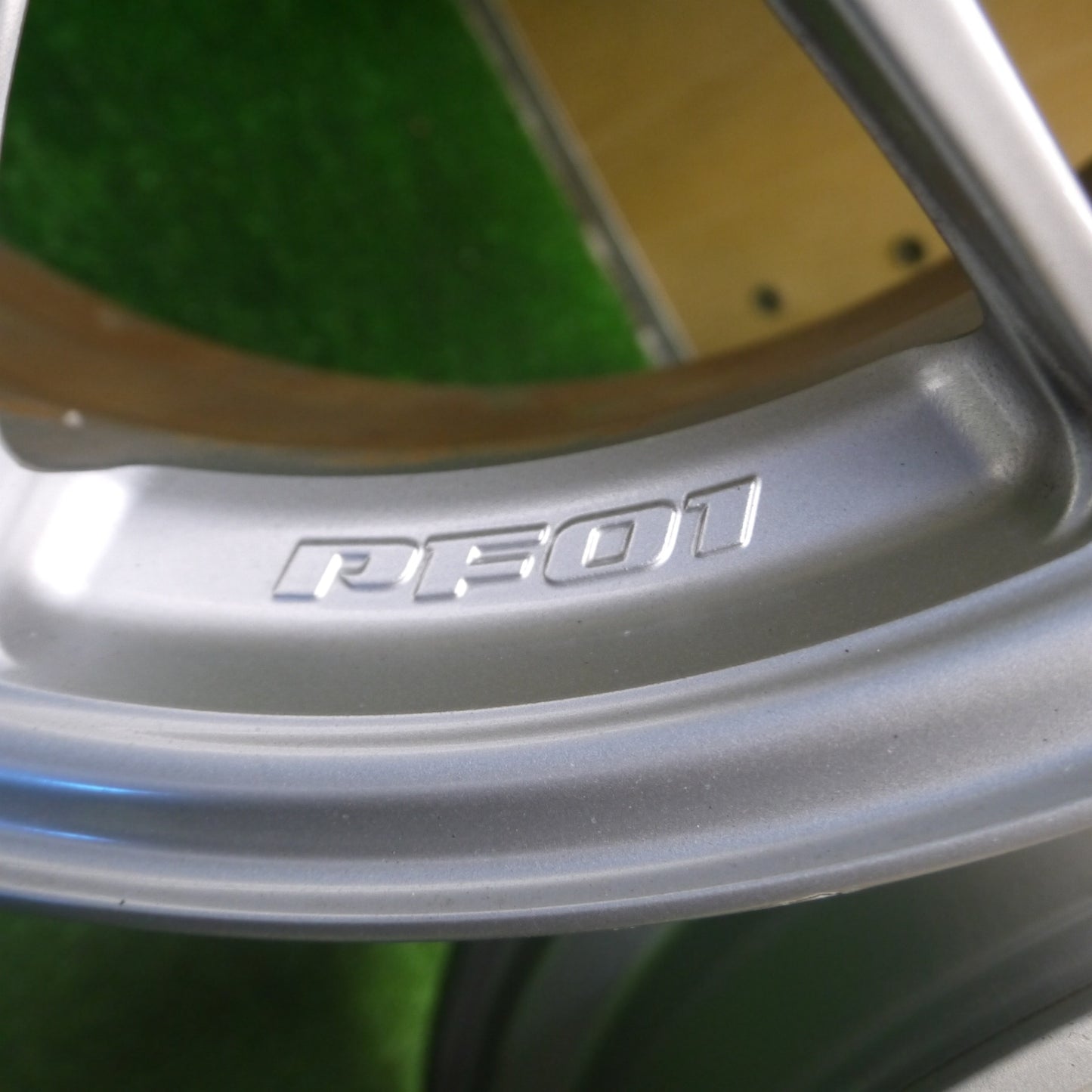 [送料無料] キレイ★ENKEI PF01 エンケイ 17インチ ホイール 17×6.5J PCD100/4H★5021410Hホ