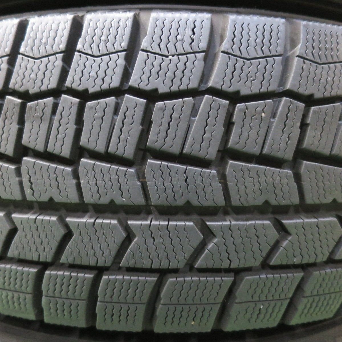バリ溝！22年！9.5分以上★スタッドレス 195/65R15 ダンロップ ウインターマックス WM02 ravrion ラブリオン 15インチ PCD114.3/5H★5040502イス