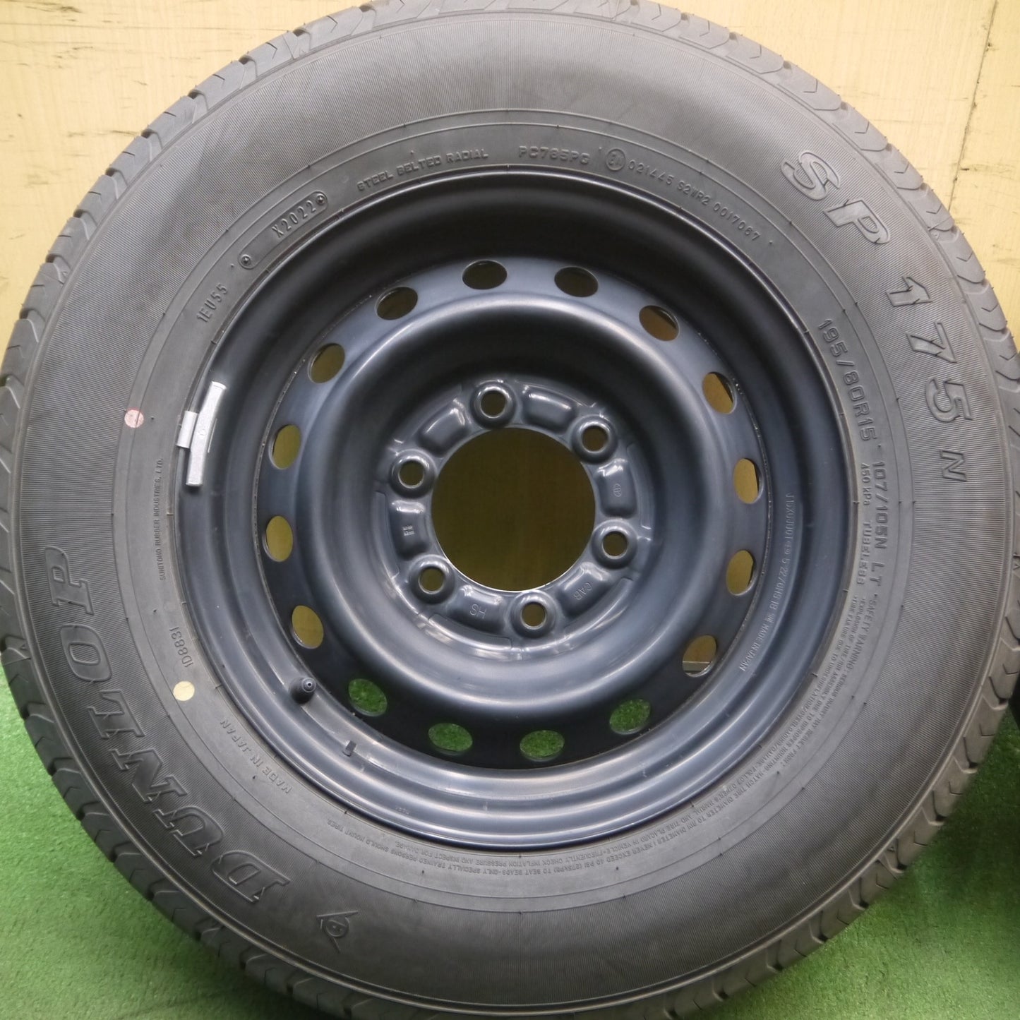 *送料無料* 新車外し！22年★トヨタ ハイエース 純正 スチール 195/80R15 107/105N ダンロップ SP175N 15インチ PCD139.7/6H★4052801Hノ