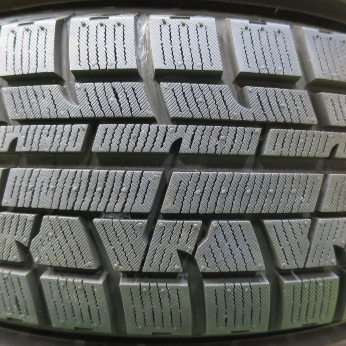 [送料無料] バリ溝！ほぼ10分★スタッドレス 195/65R15 ヨコハマ アイスガード iG50 プラス タイヤ 15インチ プリウス ノア ヴォクシー 等★5021405イスタ