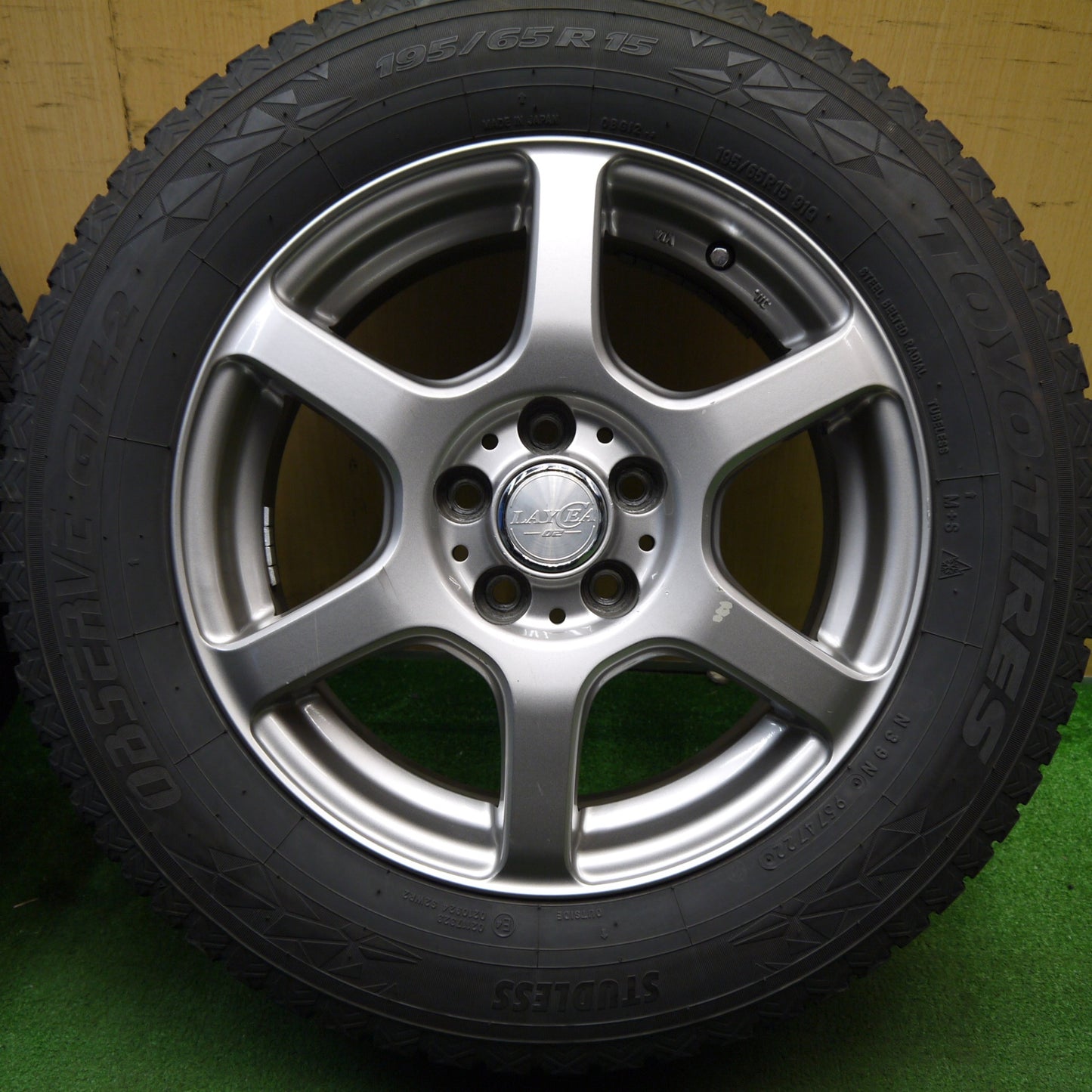 4本価格！22年★プリウス 等 195/65R15 スタッドレス トーヨー オブザーブ GIZ2 LAYCEA 02 レイシア 15インチ PCD100/5H★5042210Hス