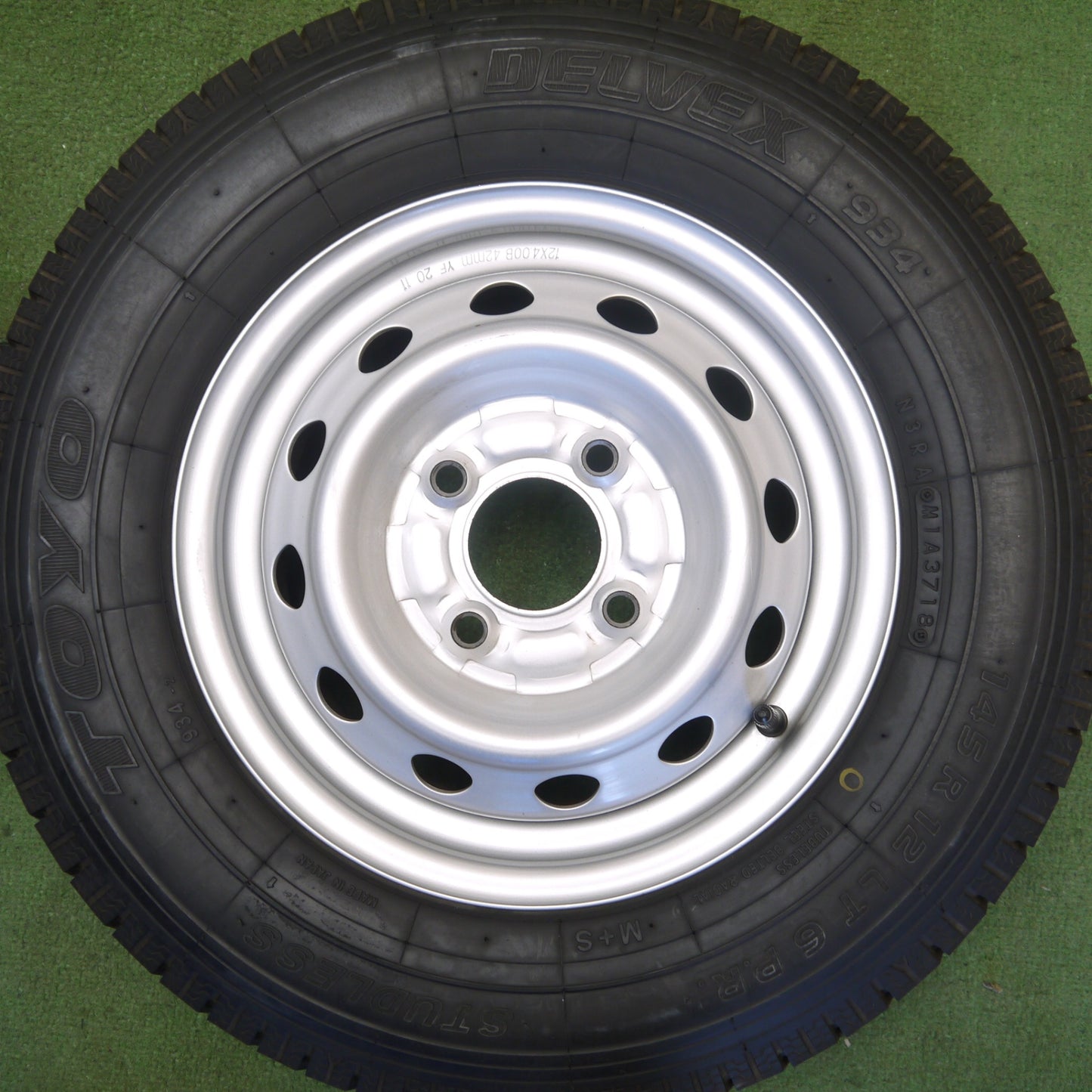 ほぼ未使用！キレイ◎スタッドレス 145R12 8PR トーヨー デルベックス 934 スチール ホイール DELVEX 12インチ PCD100/4H◎6072907Hス