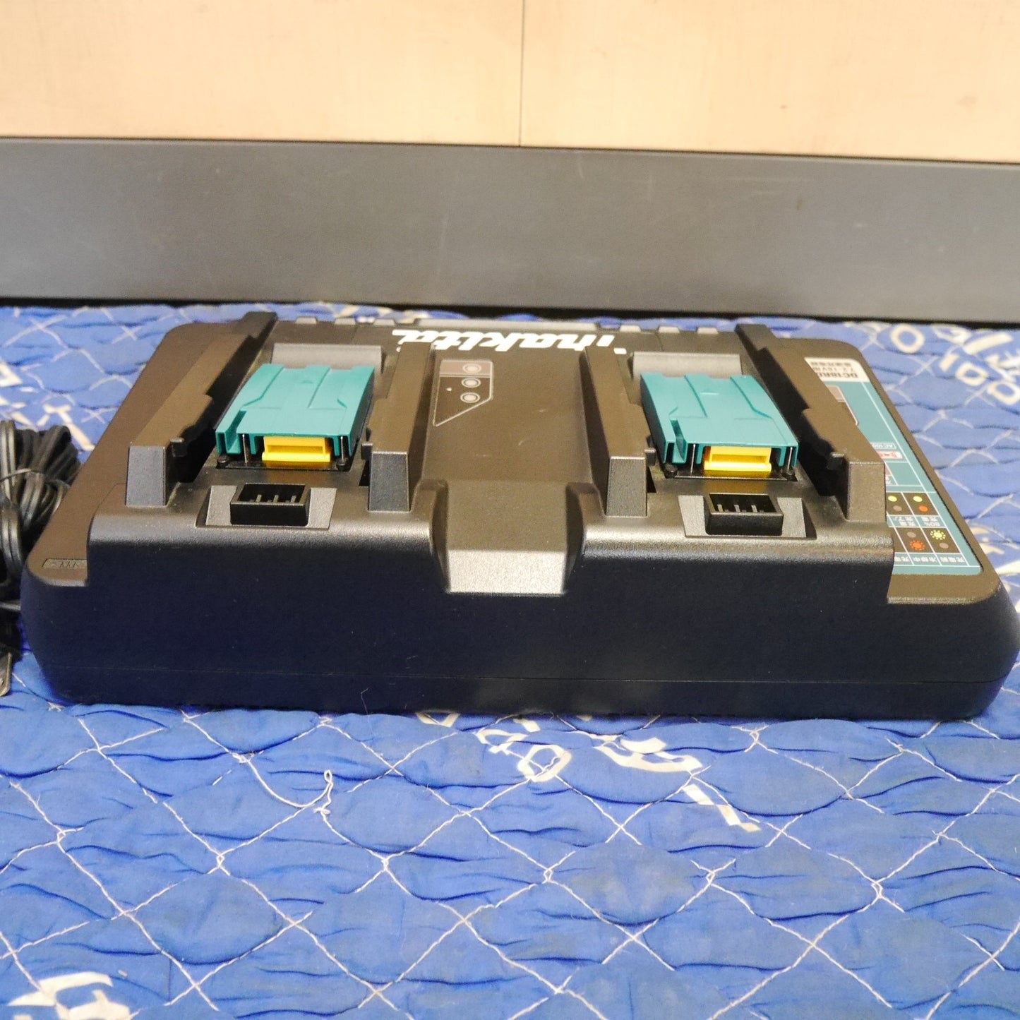 [送料無料] キレイ☆マキタ 2口 急速 充電器 DC18RD 7.2-18V 用 AC100V 電動 工具 makita☆