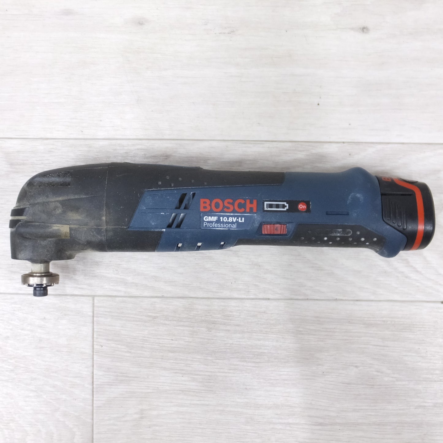 [送料無料] ◆ボッシュ BOSCH バッテリー カットソー GMF10.8V-LI 10.8V 1.3Ah マルチ ツール バッテリー 充電器 ケース付き 切断機 切断 剥離 サンディング 電動 工具◆