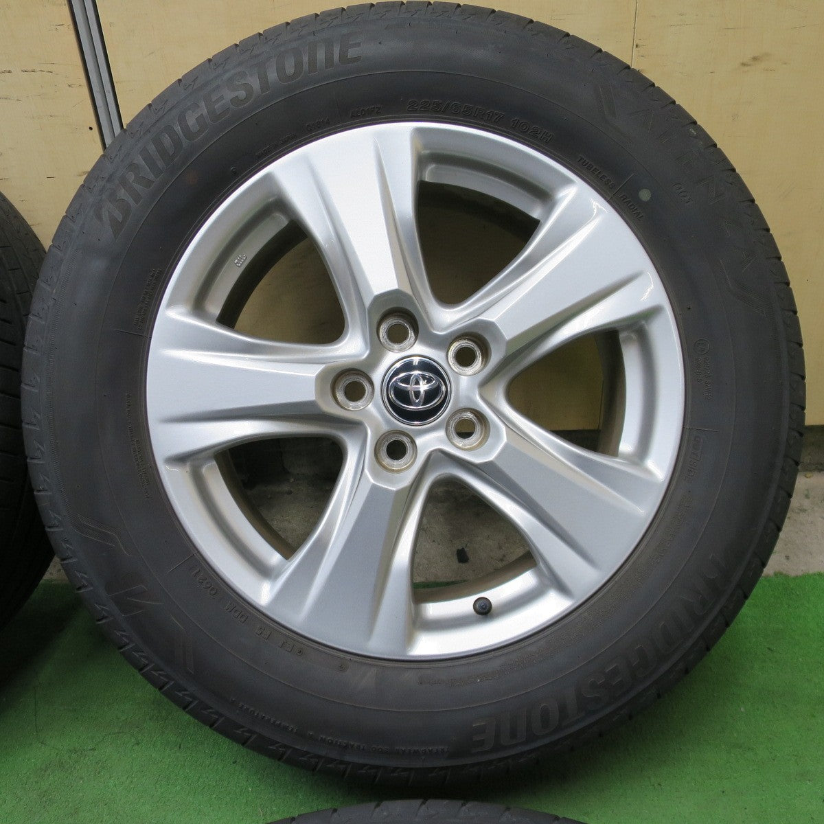 4本価格◎トヨタ 80系 ハリアー 純正 225/65R17 ブリヂストン アレンザ 001 17インチ PCD114.3/5H◎6100601NGノ