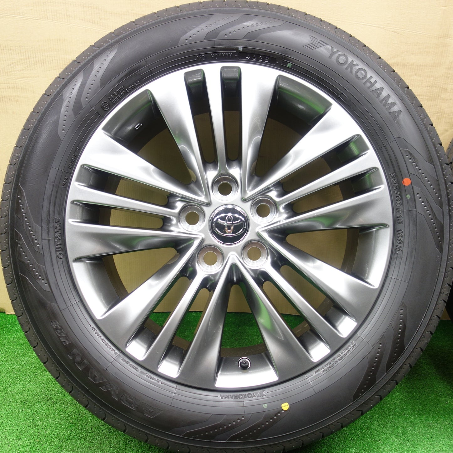 新車外し！25年★トヨタ 40系 アルファード ヴェルファイア Z 純正 225/60R18 ヨコハマ アドバン V03 18インチ PCD120/5H★5120804KTノ