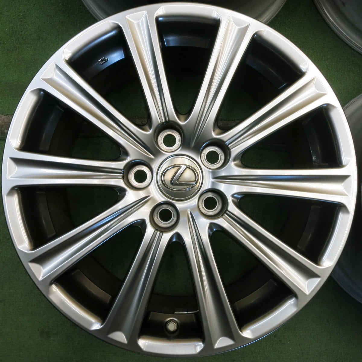 センサー付き！キレイ◎レクサス NX 純正 ホイール 17インチ 17×7J PCD114.3/5H◎6082204HAホ