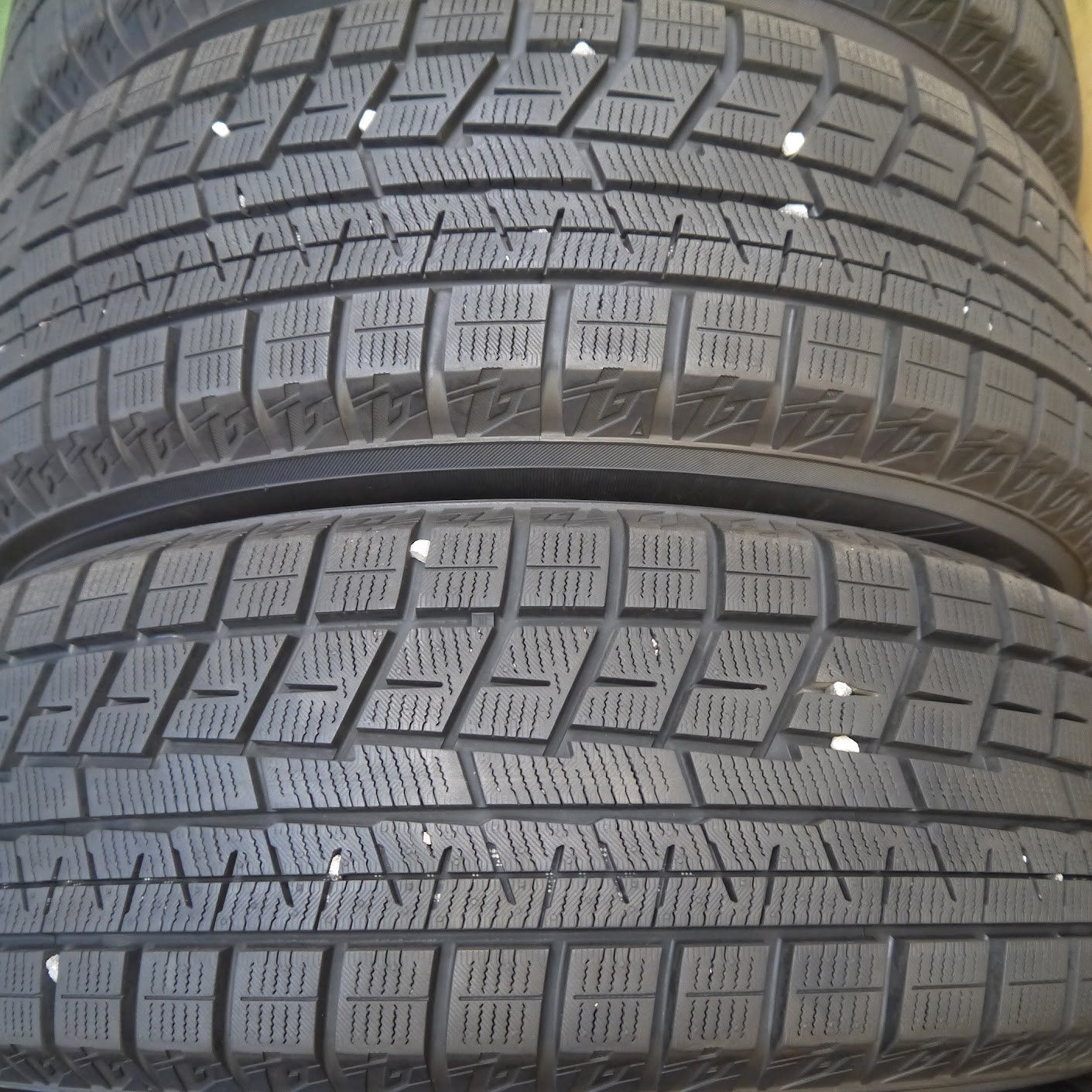 バリ溝！22年 9.5分★プリウス等 195/65R15 スタッドレス ヨコハマ アイスガード iG60 エクシーダー PCD100/5H★4102507Hス