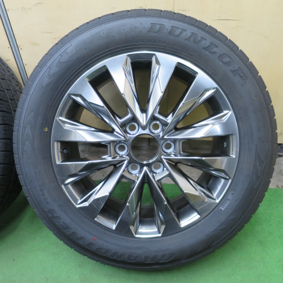 新車外し！25年★トヨタ ランクル 300 ZX 純正 265/55R20 ダンロップ グラントレック PT5A 20インチ PCD139.7/6H★6032101NGノ