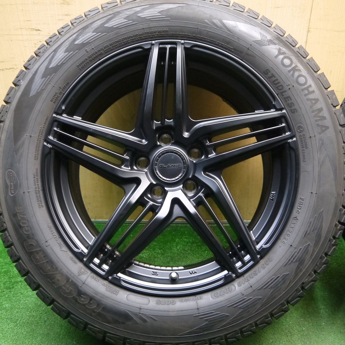 バリ溝！24年！キレイ！9.5分★GLAMIC LX-S 235/60R18 スタッドレス ヨコハマ アイスガード G075 18インチ グラミック PCD114.3/5H★6022501Hス