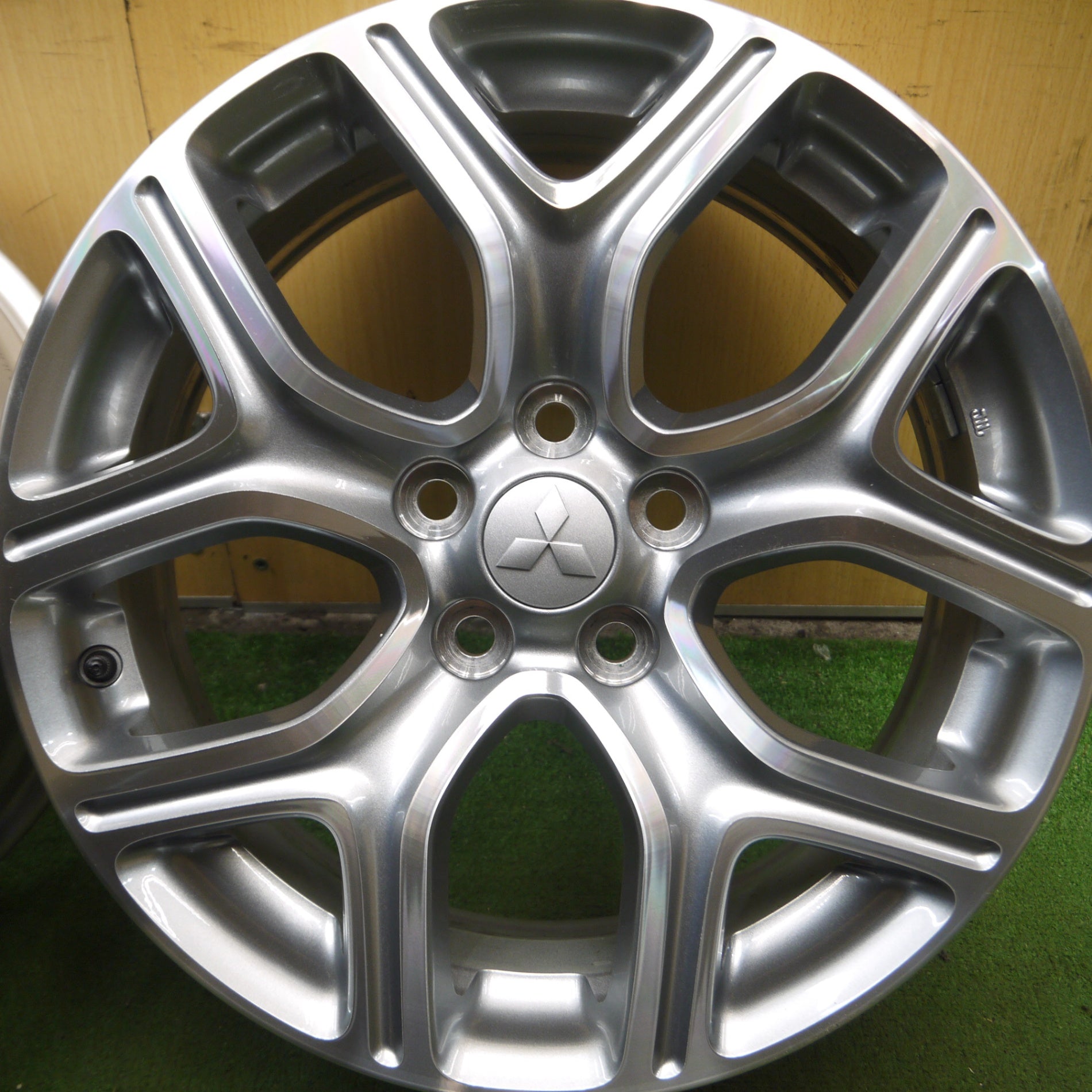 三菱アウトランダー純正ホイールタイヤJ18×7J 225/55 R 18 ノーマル4