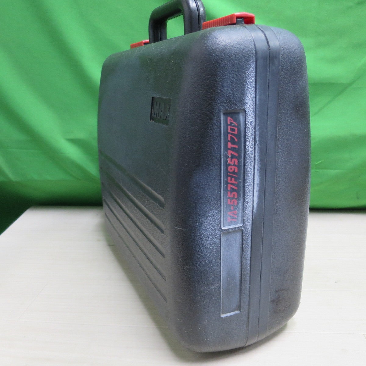 [送料無料] ☆MAX マックス 常圧 エア ネイラ 釘打機 TA-557F/957Tフロア エアー ツール 工具 釘打ち機 ジャンク品☆