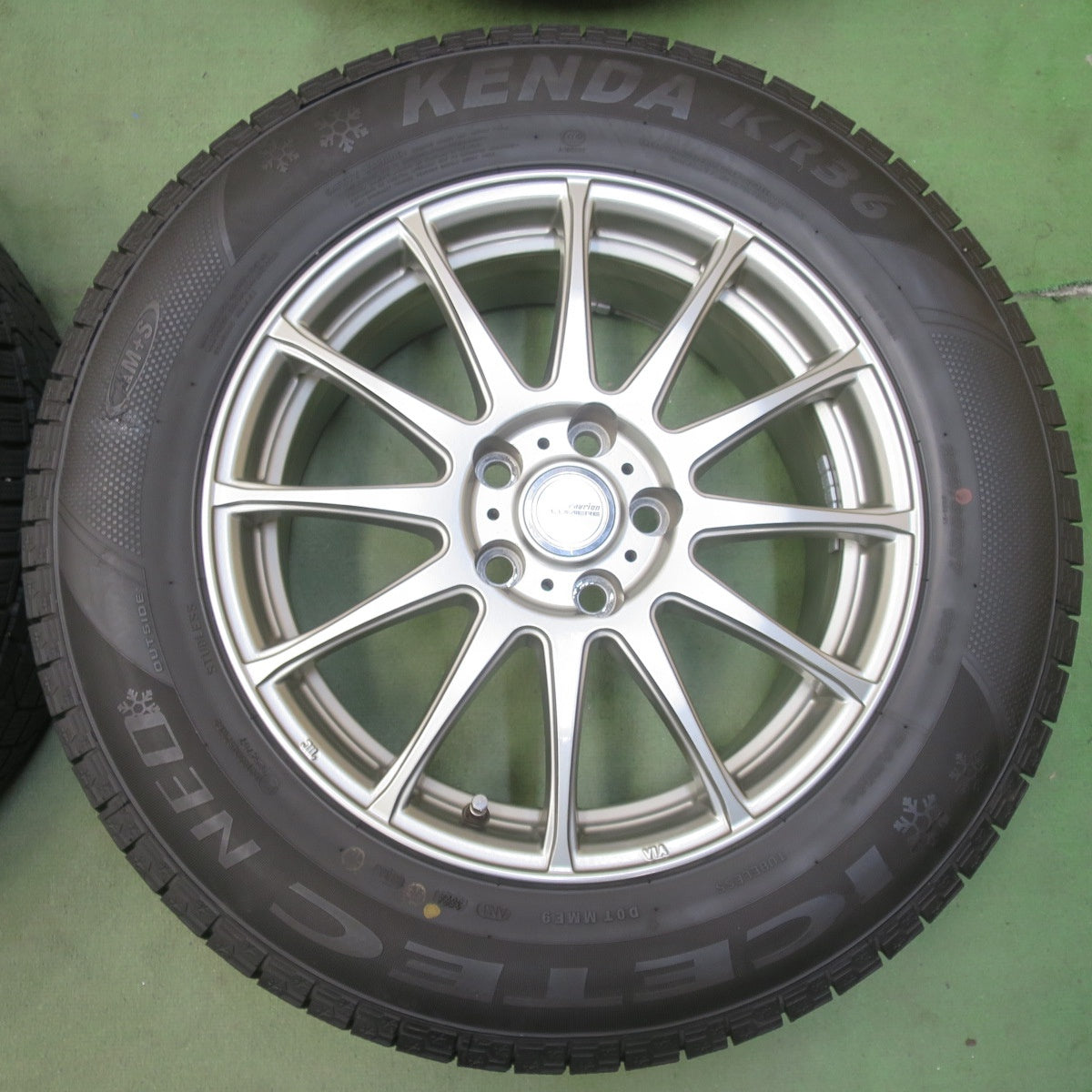 バリ溝！24年！キレイ！9.5分◎スタッドレス 225/65R17 ケンダ KR36 アイステック ネオ ravrion LUMIERE ラブリオン 17インチ PCD114.3/5H◎6100908イス