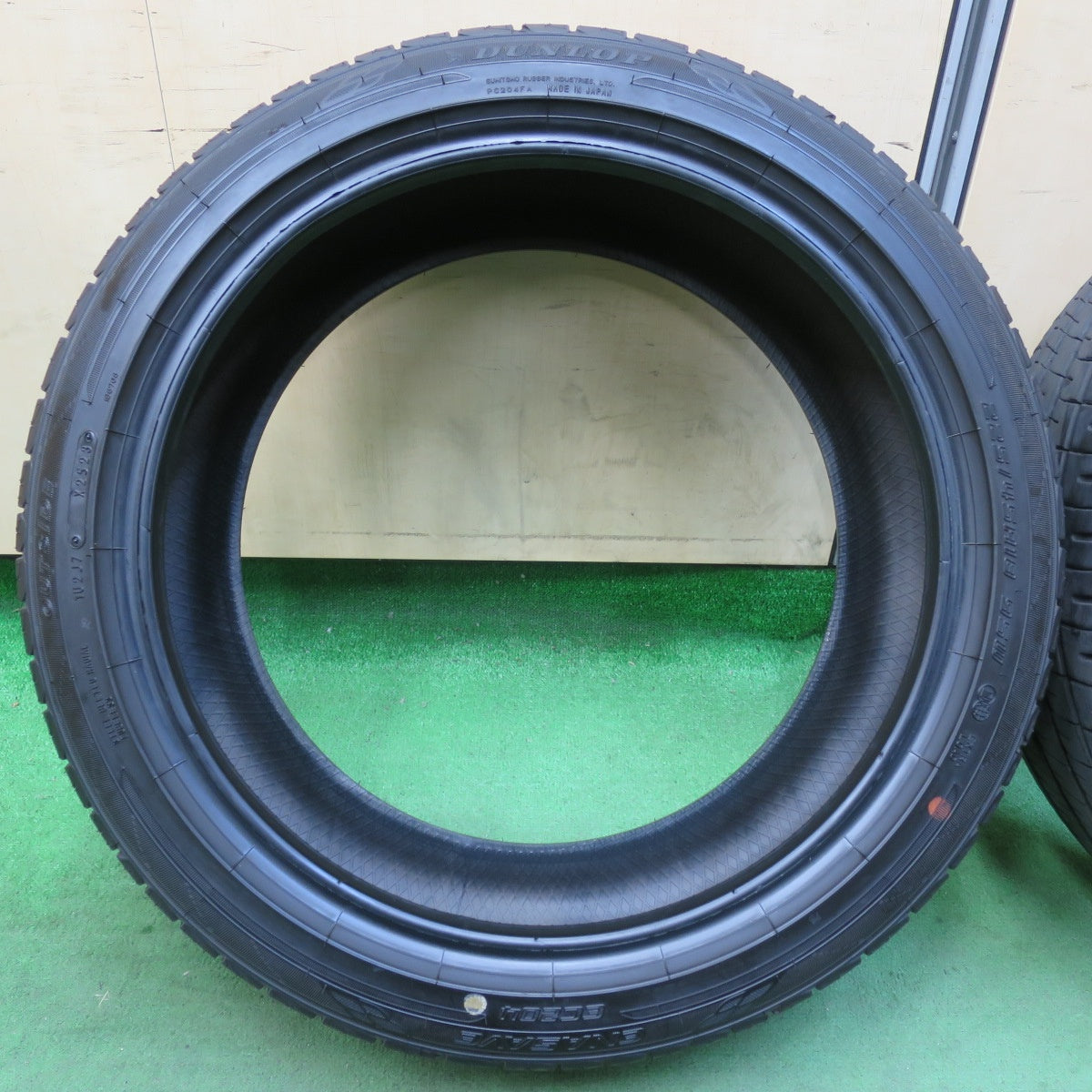 [送料無料] バリ溝！23年！9.5分★225/45R18 ダンロップ エナセーブ EC204 タイヤ 18インチ カムリ クラウン プリウスα オデッセイ レヴォーグ 等★5022106イノタ