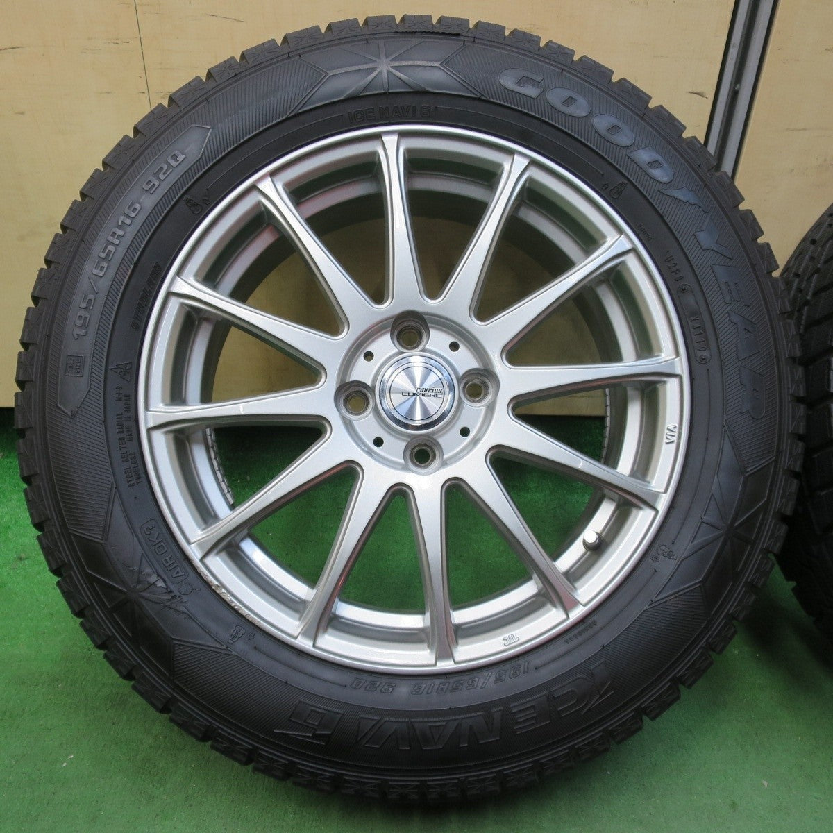 バリ溝！キレイ！8.5分★スタッドレス 195/65R16 グッドイヤー アイスナビ6 ravrion LUMIERE ラブリオン 16インチ PCD100/4H★5011602イス