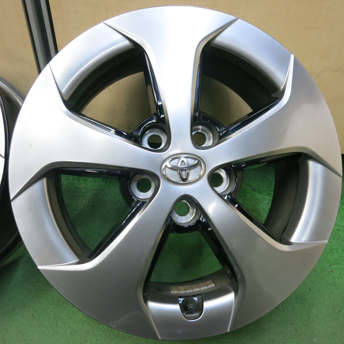4本価格★トヨタ 30系 プリウス 純正 ホイール 15インチ 15×6J PCD100/5H★5062414SYホ
