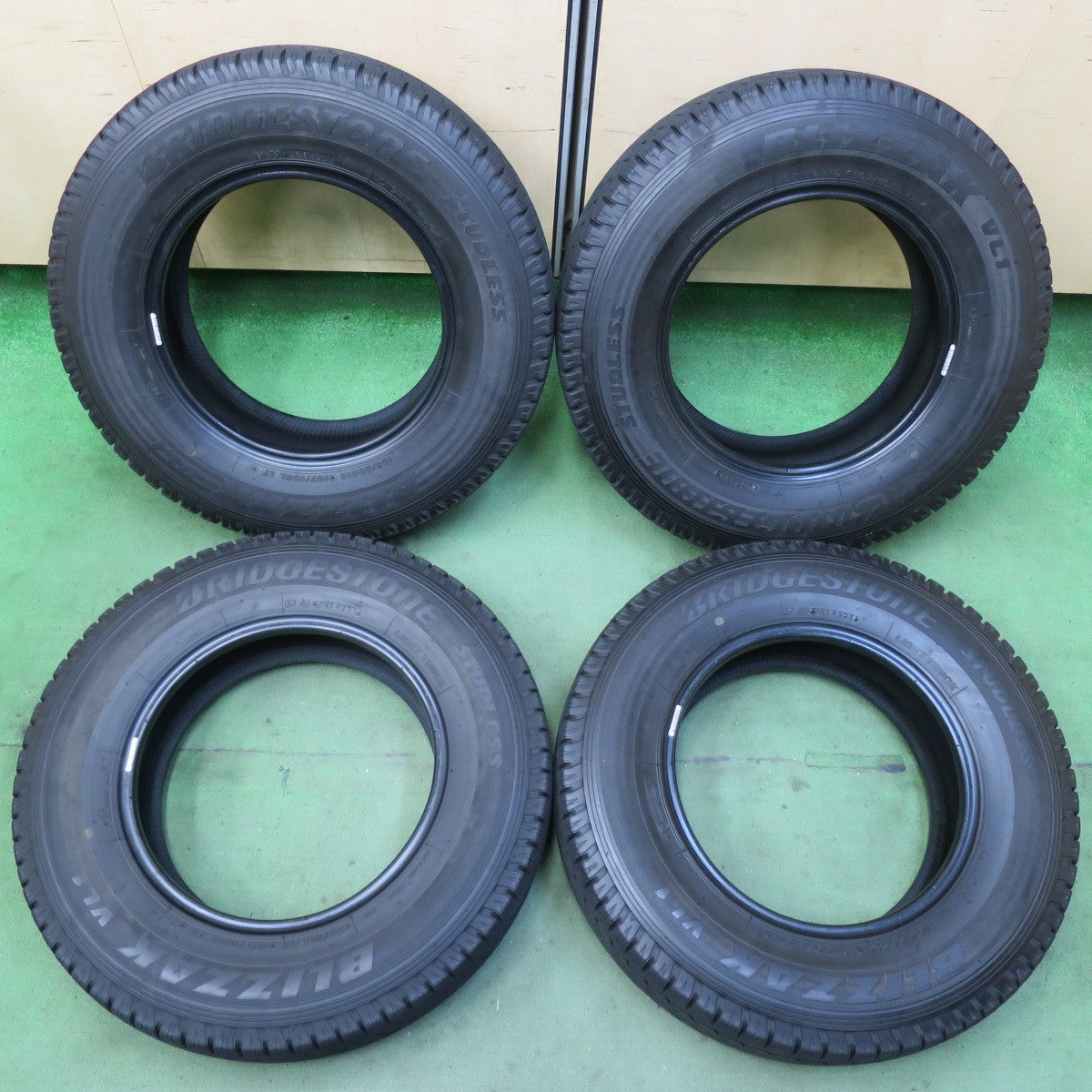 バリ溝！21年！9.5分★スタッドレス 195/80R15 107/105L ブリヂストン ブリザック VL1 タイヤ 15インチ ハイエース キャラバン 等★5100403イスタ