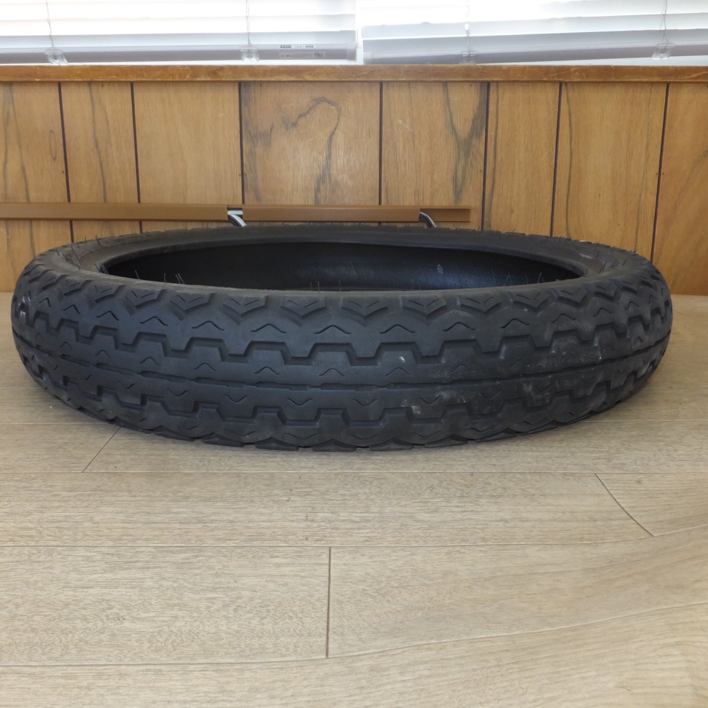 [送料無料] ★ダンロップ DUNLOP 20年製 ロードマスター ROADMASTER TT100 GP 100/90-19 M/C 57H　オートバイ タイヤ 1本★