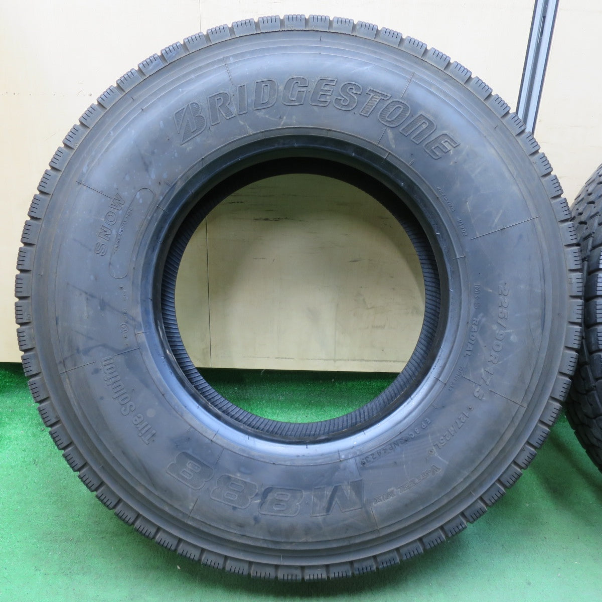 [送料無料] バリ溝！23年！8.5分★トラック タイヤ 225/90R17.5 127/125L ブリヂストン M888 Z ミックス オールシーズン 17.5インチ★5011508イノタ