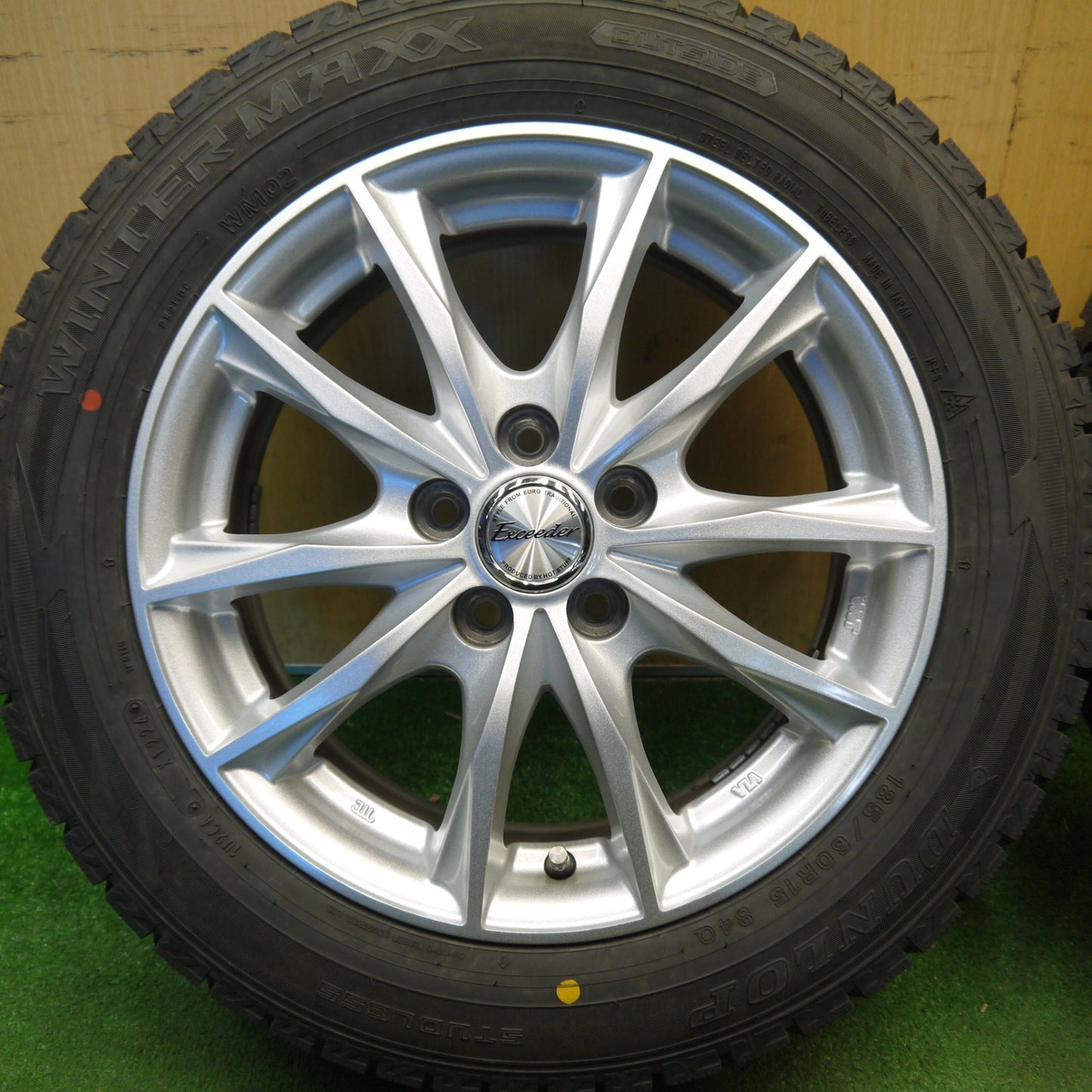 バリ溝！24年！キレイ！ほぼ10分★シエンタ 等 185/60R15 スタッドレス ダンロップ ウインターマックス WM02 Exceeder エクシーダー 15インチ PCD100/5H★6032306Hス