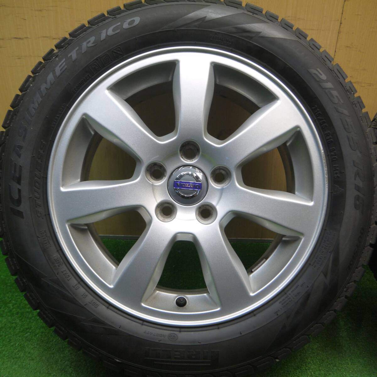 バリ溝！キレイ！8.5分★ボルボ V60 S60 純正 215/55R16 スタッドレス ピレリ アイスアシンメトリコ 16インチ PCD108/5H★4122405Hス