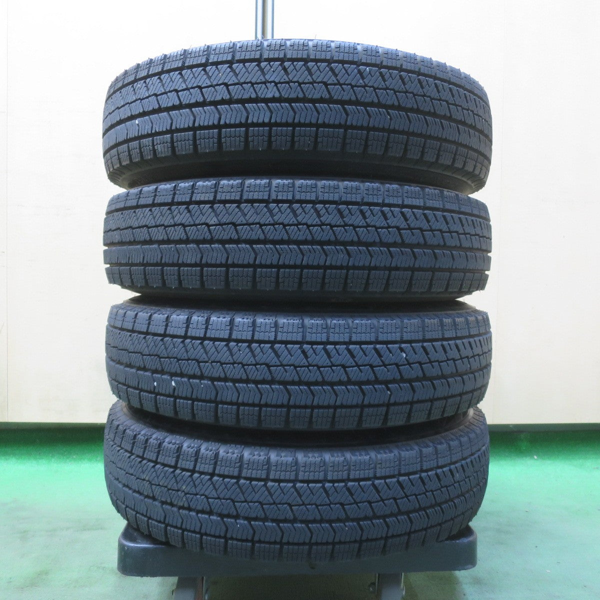 バリ溝！23年！8.5分★スズキ ワゴンR 純正 スチール 145/80R13 スタッドレス ブリヂストン ブリザック VRX2 13インチ PCD100/4H★6043018イス