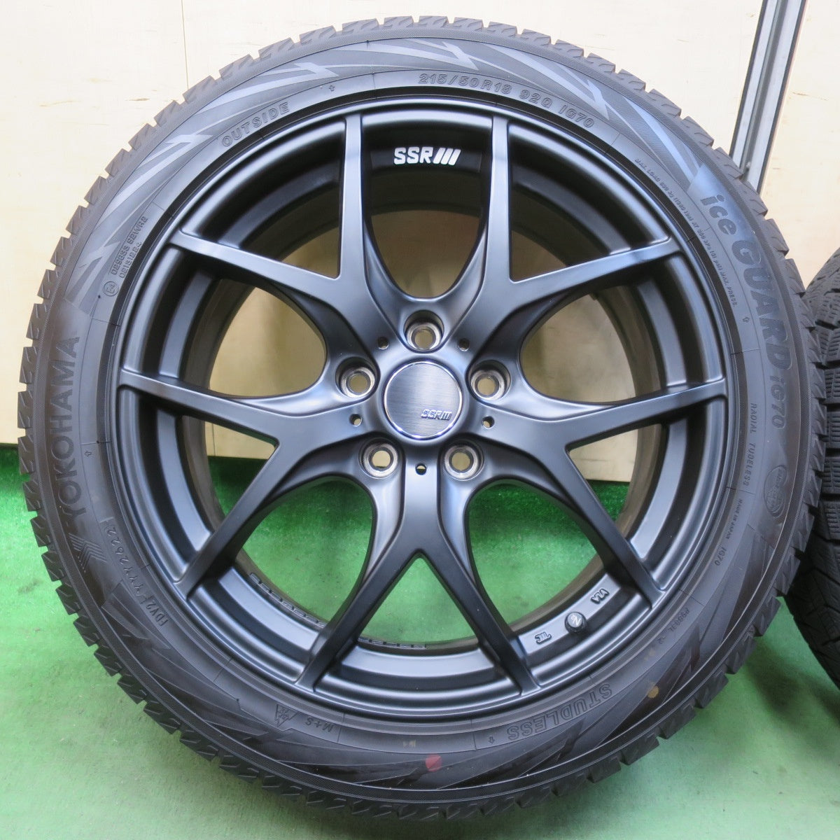 バリ溝！22年！キレイ！9.5分以上★SSR GTV03 TANABE 215/50R18 スタッドレス ヨコハマ アイスガード iG70 18インチ タナベ PCD114.3/5H★5120902イス