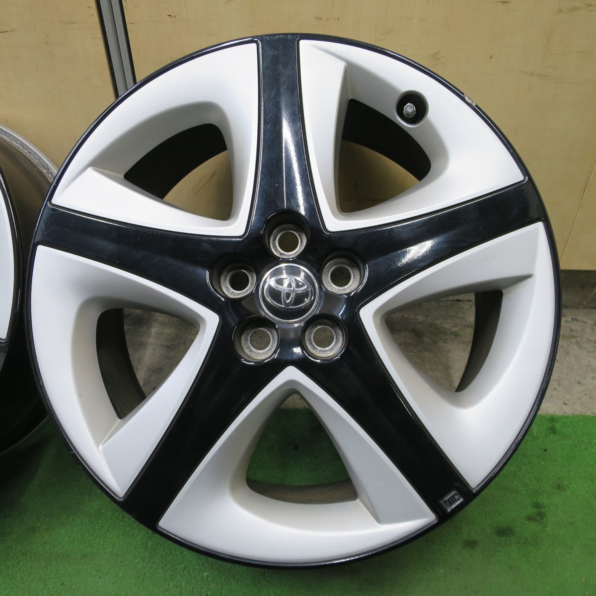 4本価格★トヨタ 50系 プリウス ツーリング 純正 ホイール 17インチ 17×7J PCD100/5H★6052705NGホ
