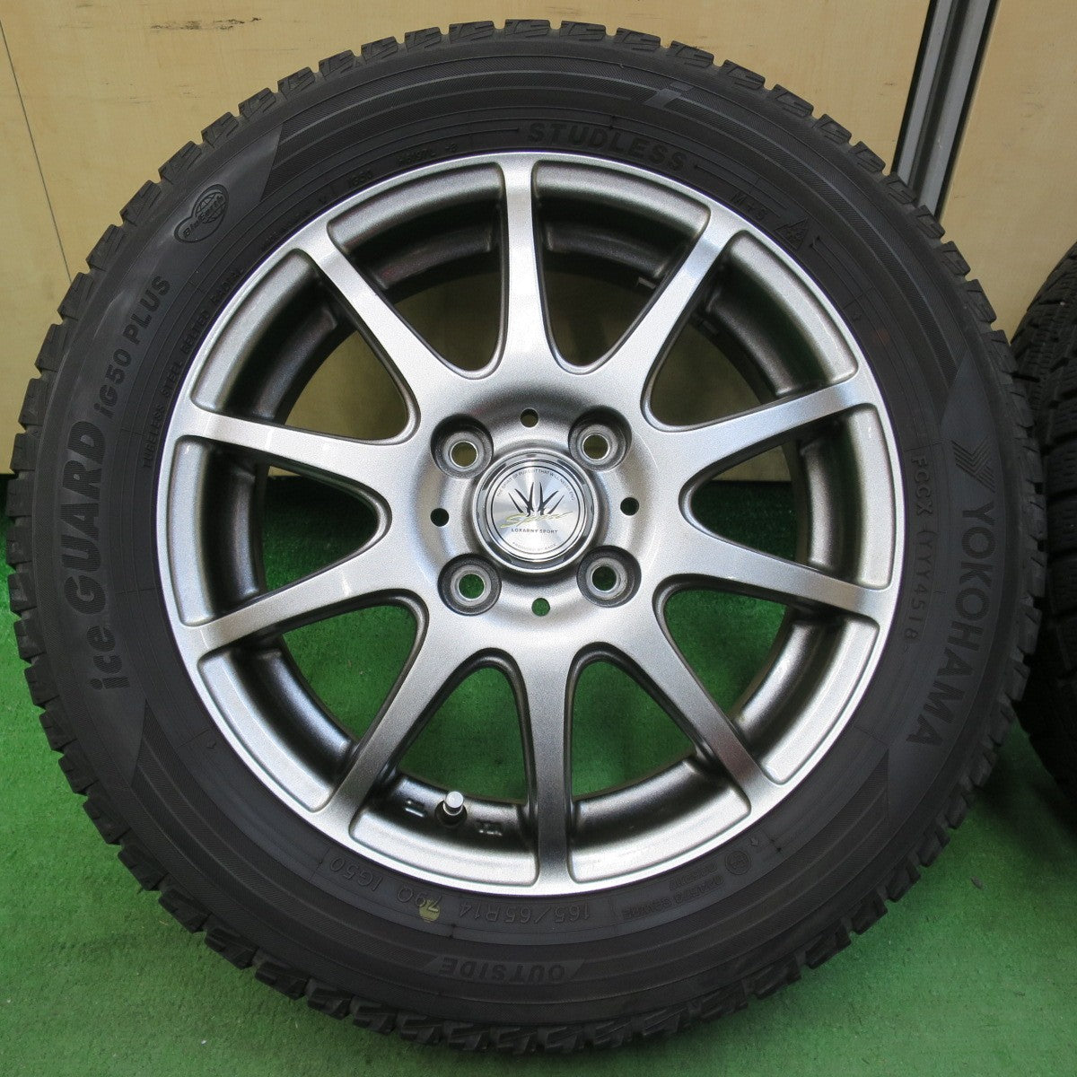 [送料無料] バリ溝！キレイ！8.5分★LOXARNY SPORT BADX 165/65R14 スタッドレス ヨコハマ アイスガード iG50 プラス ロクサーニ 軽自動車 PCD100/4H★5010406イス